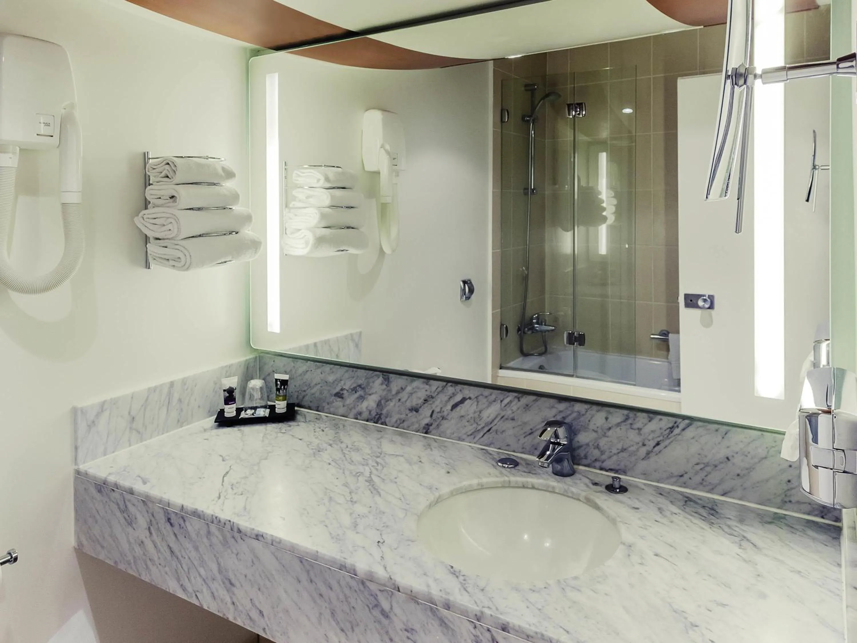 Bedroom in Mercure Orléans Centre Bords de Loire