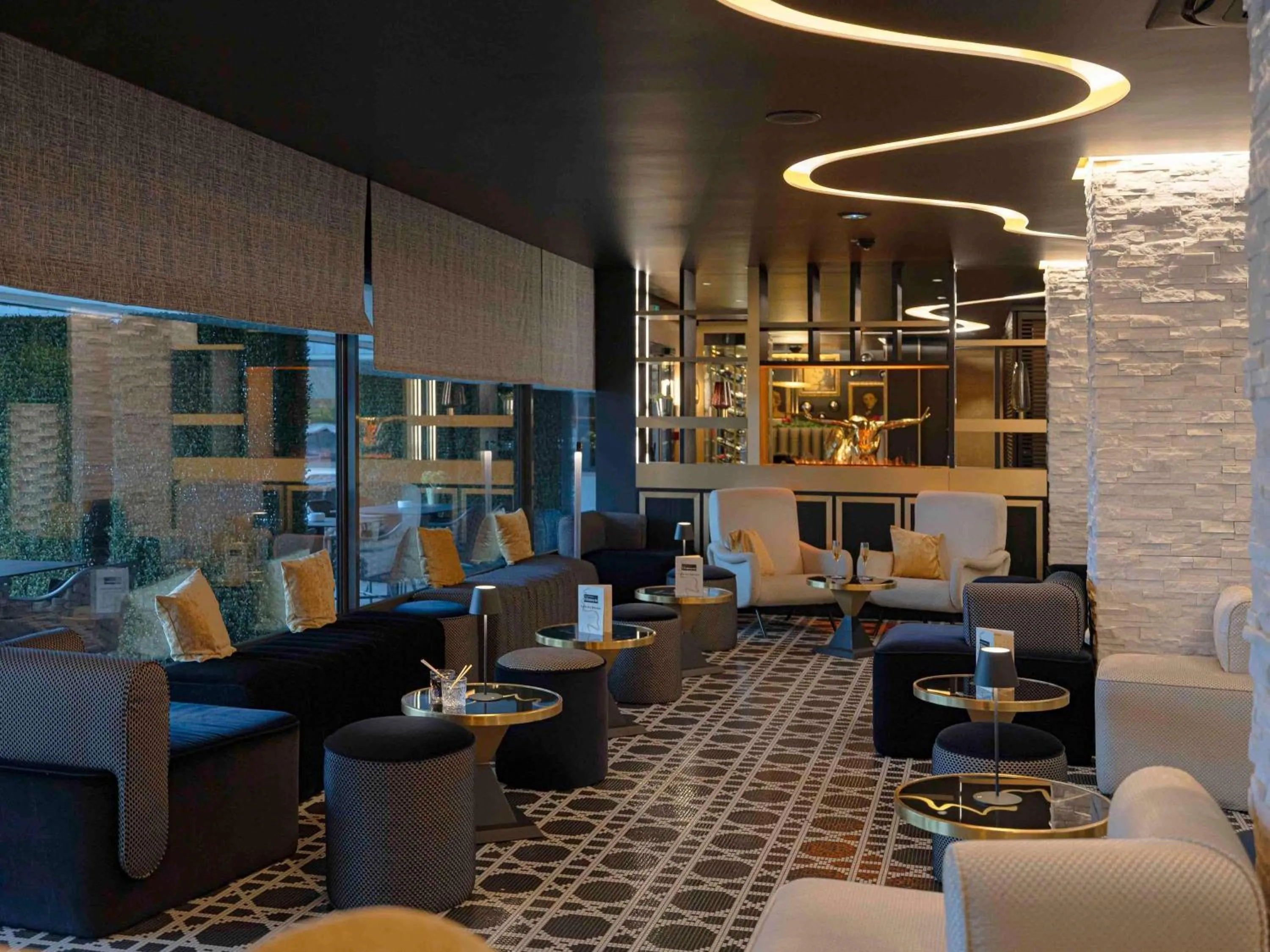Lounge or bar in Mercure Orléans Centre Bords de Loire