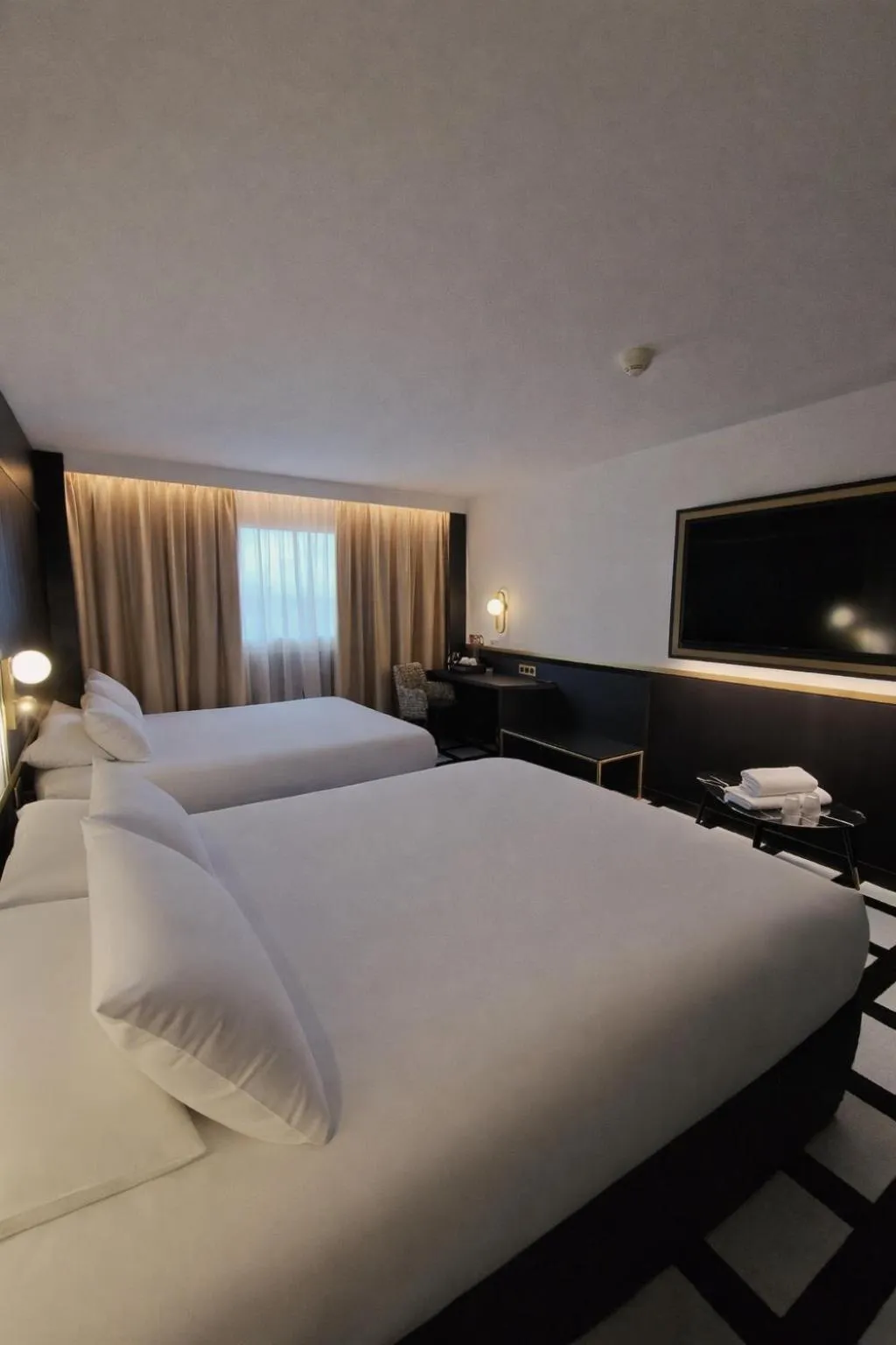 Bedroom, Bed in Mercure Orléans Centre Bords de Loire