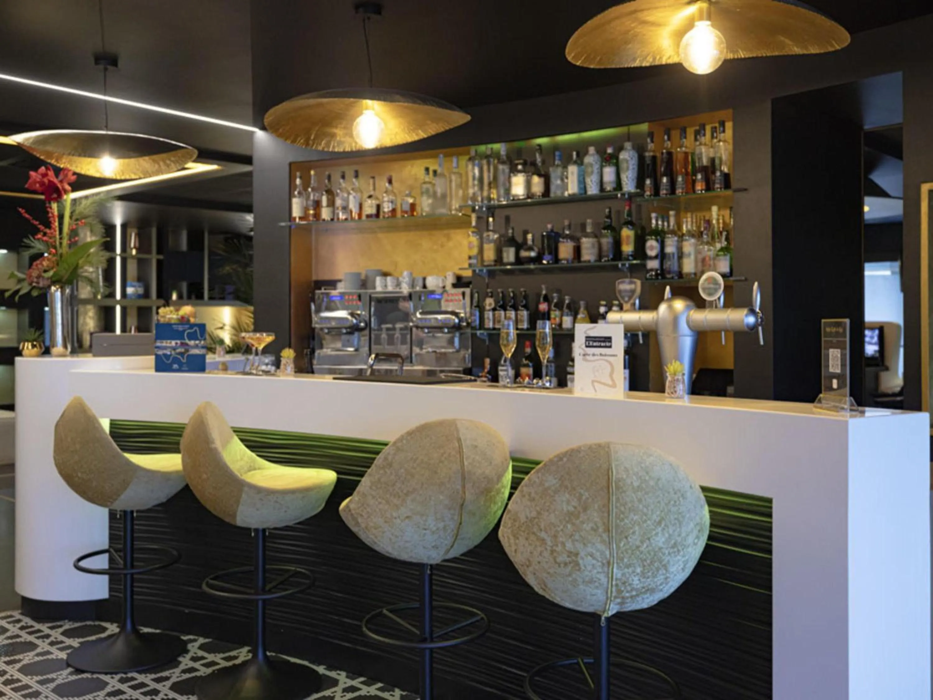 Lounge or bar in Mercure Orléans Centre Bords de Loire