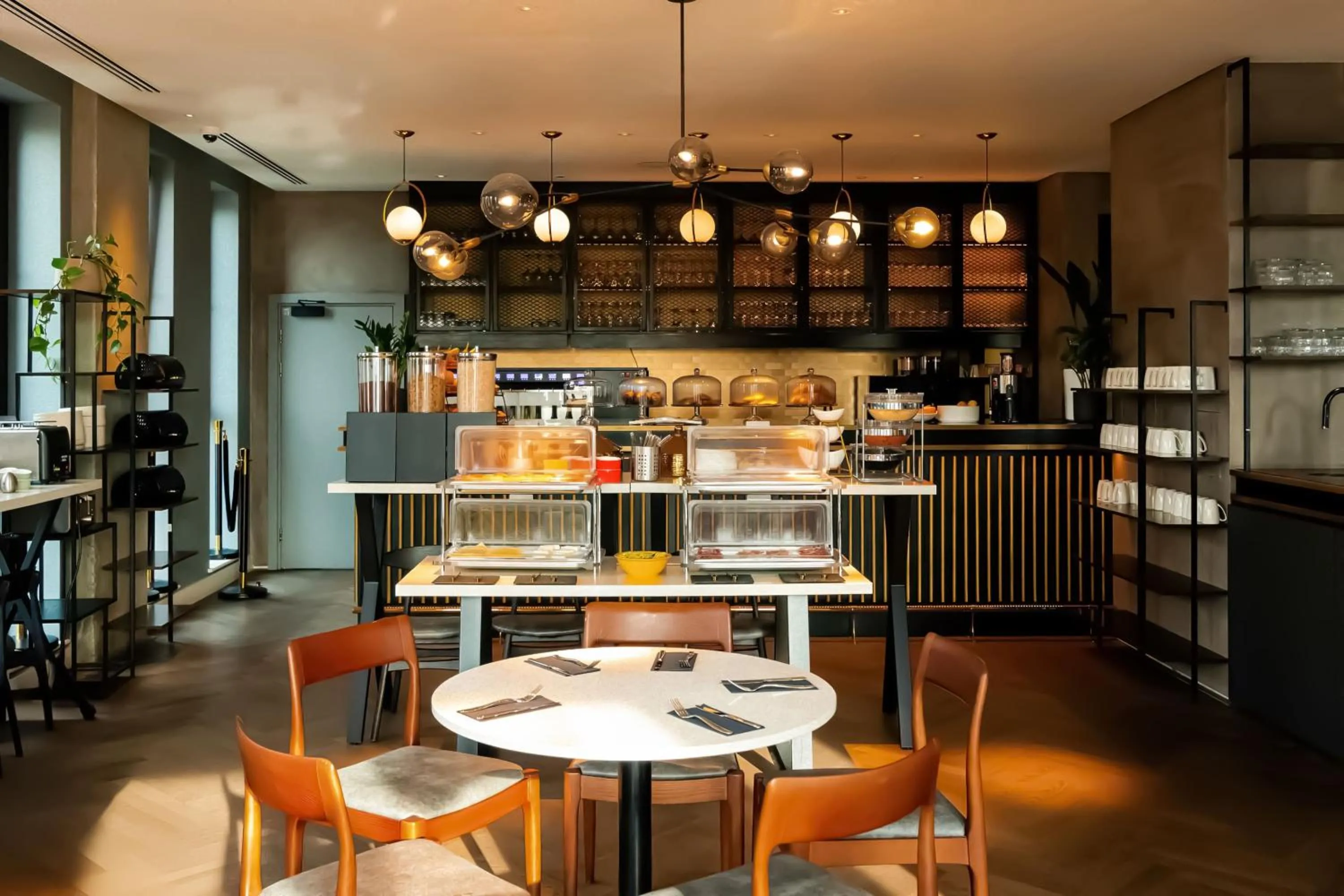 Restaurant/places to eat in The Gate London City