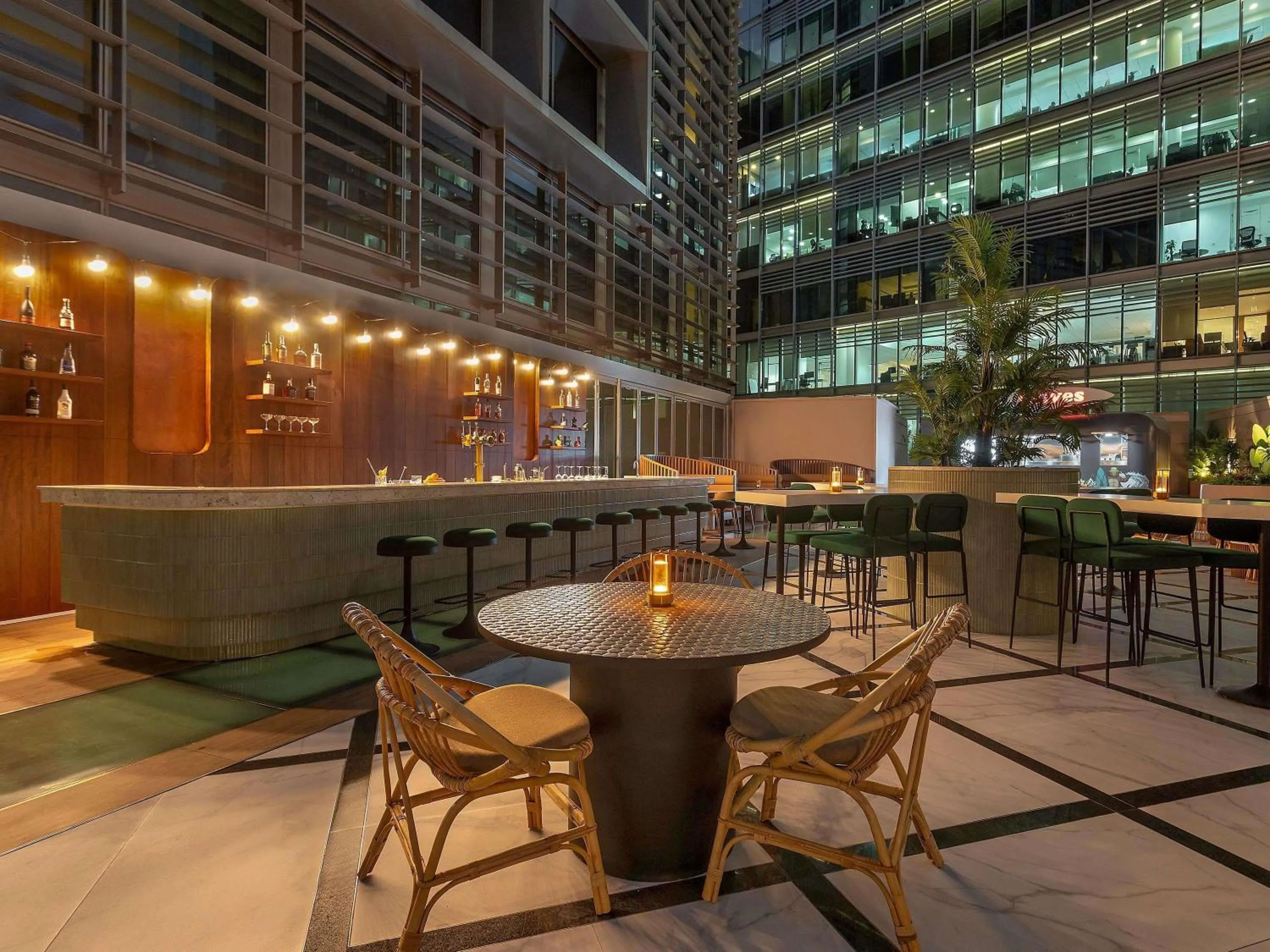 Lounge or bar in Novotel Abu Dhabi Al Bustan