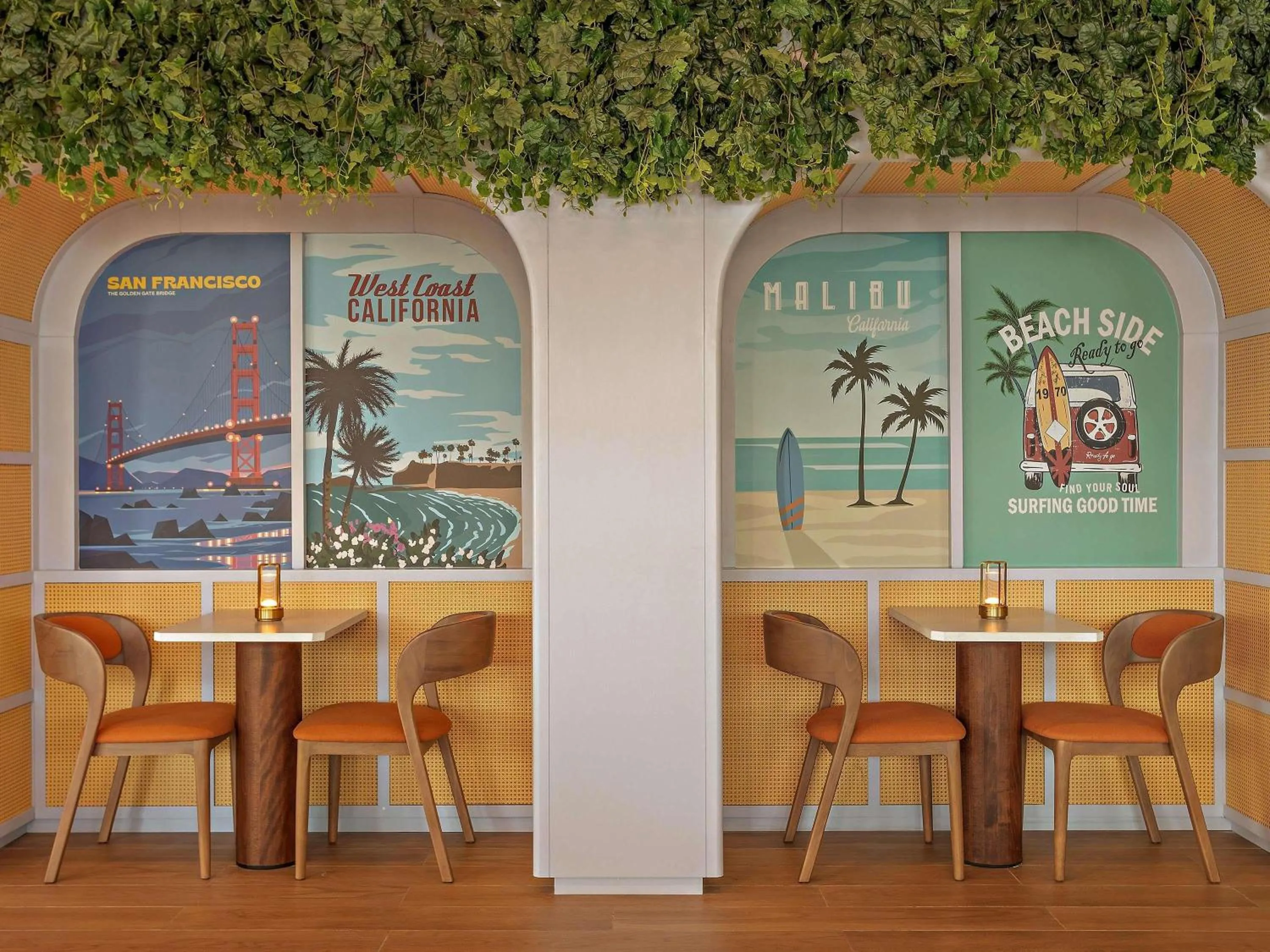 Lounge or bar in Novotel Abu Dhabi Al Bustan