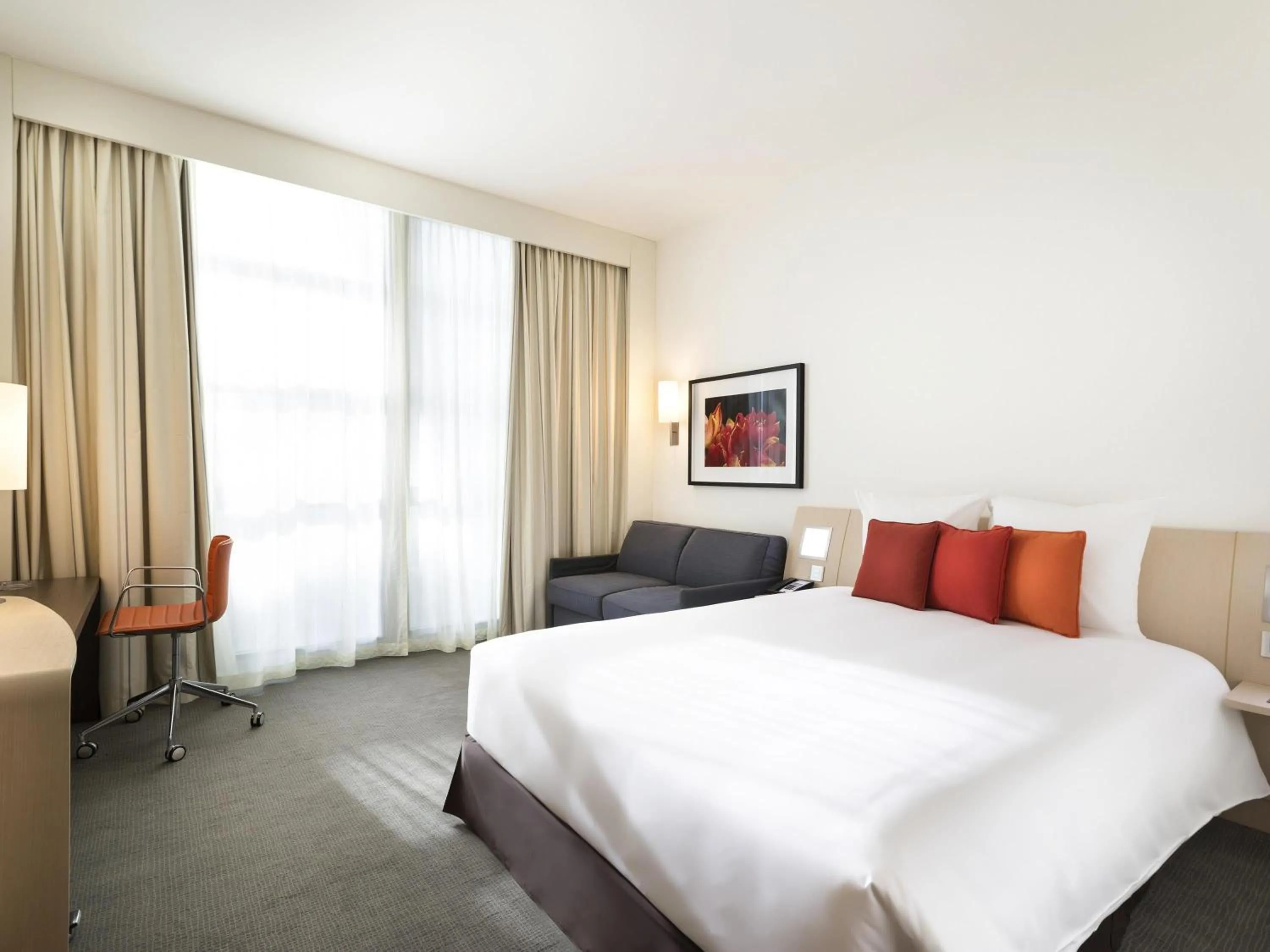 Bedroom, Bed in Novotel Abu Dhabi Al Bustan