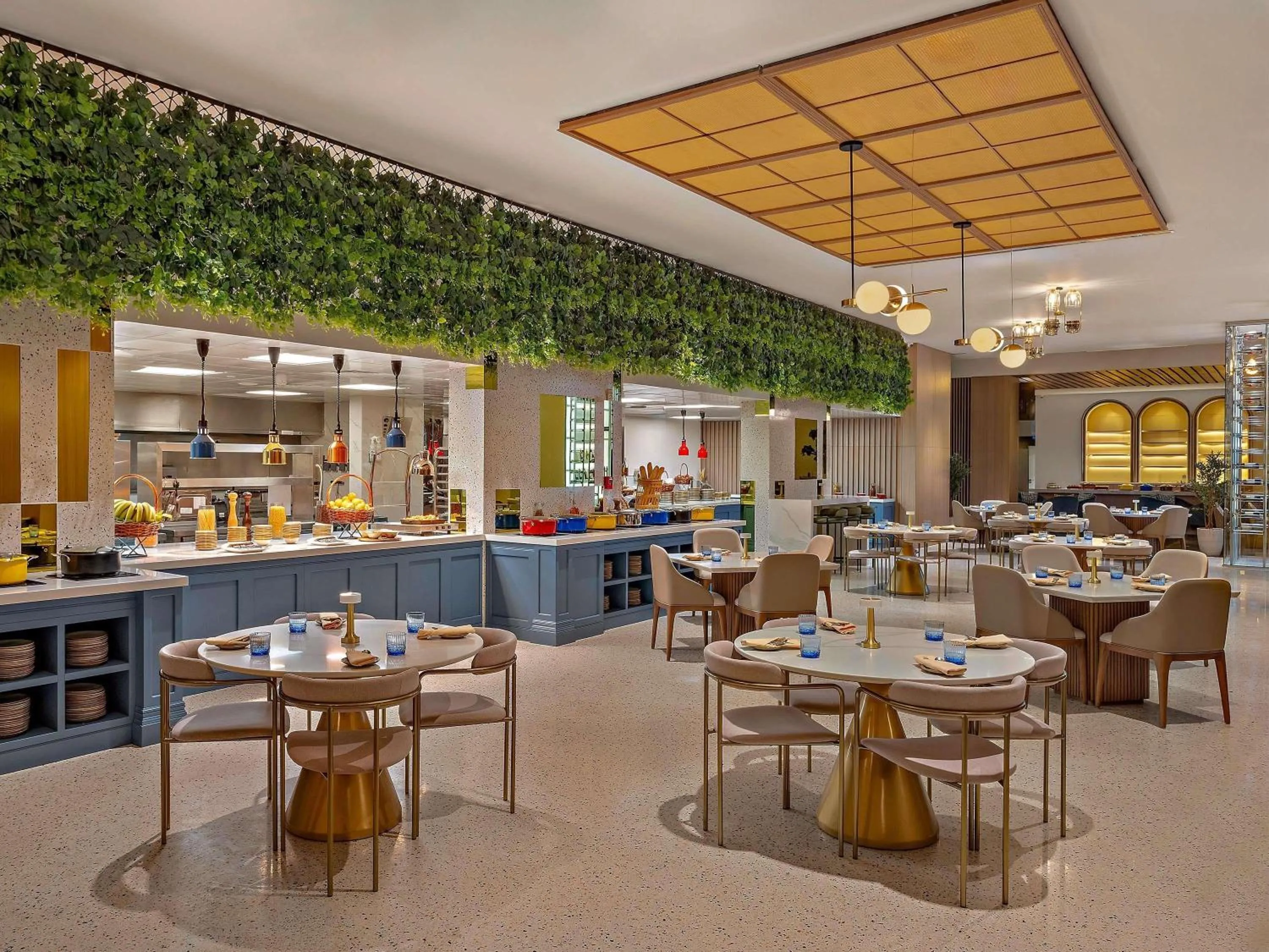 Restaurant/places to eat in Novotel Abu Dhabi Al Bustan