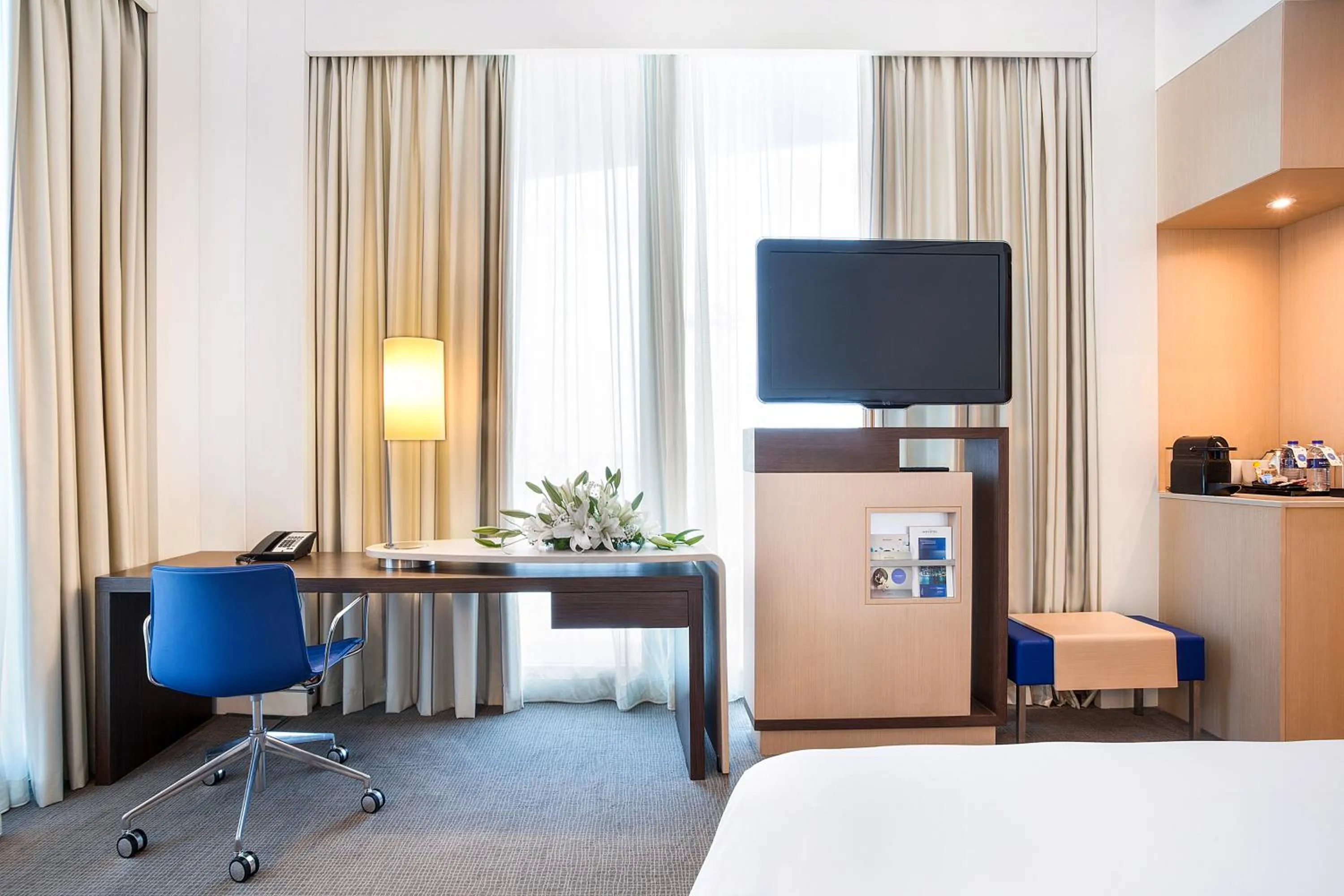 TV and multimedia, Bed in Novotel Abu Dhabi Al Bustan