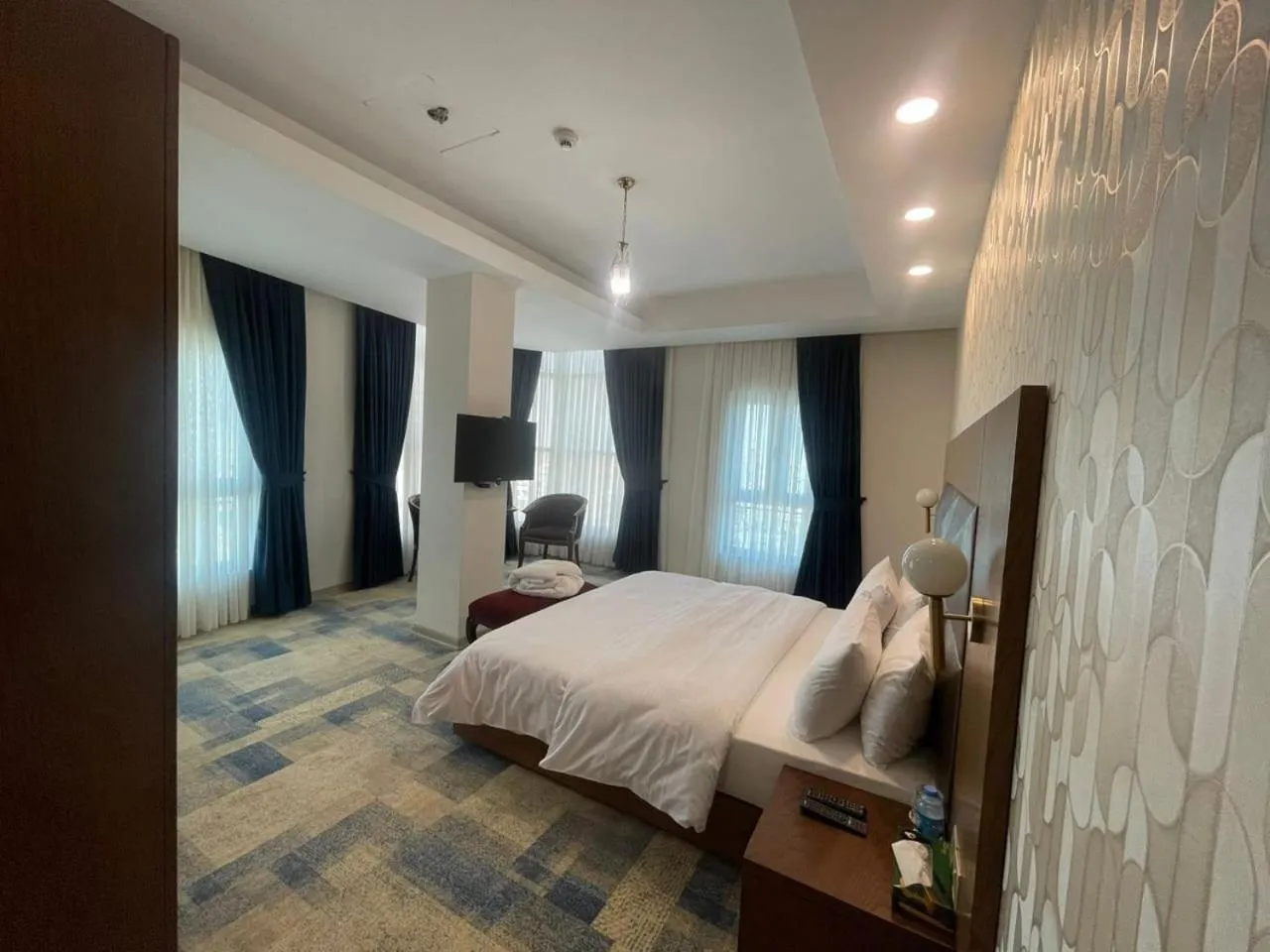 Bedroom, Bed in Fiori Hotel