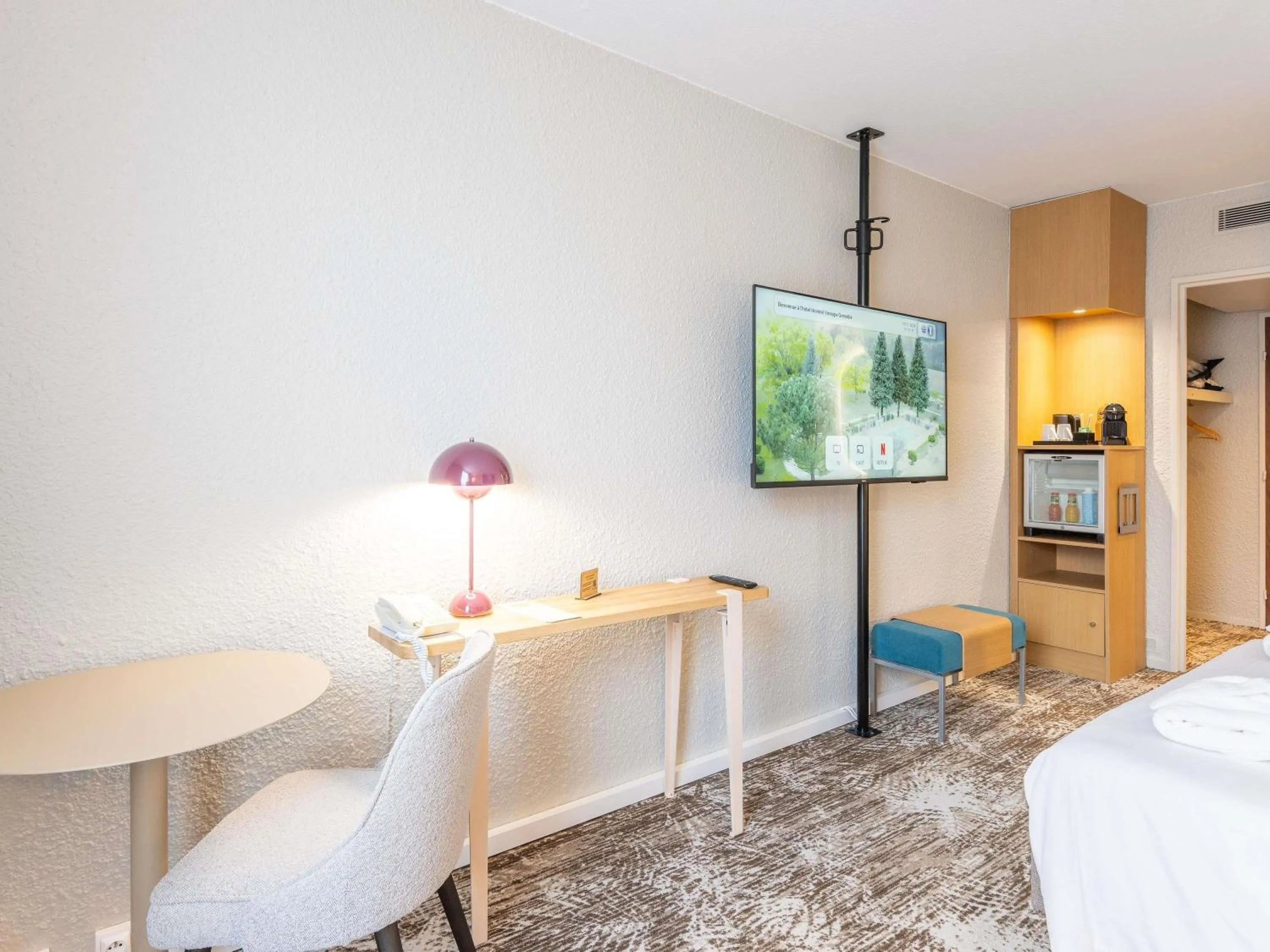 Bedroom, Bed in Novotel Grenoble Nord Voreppe