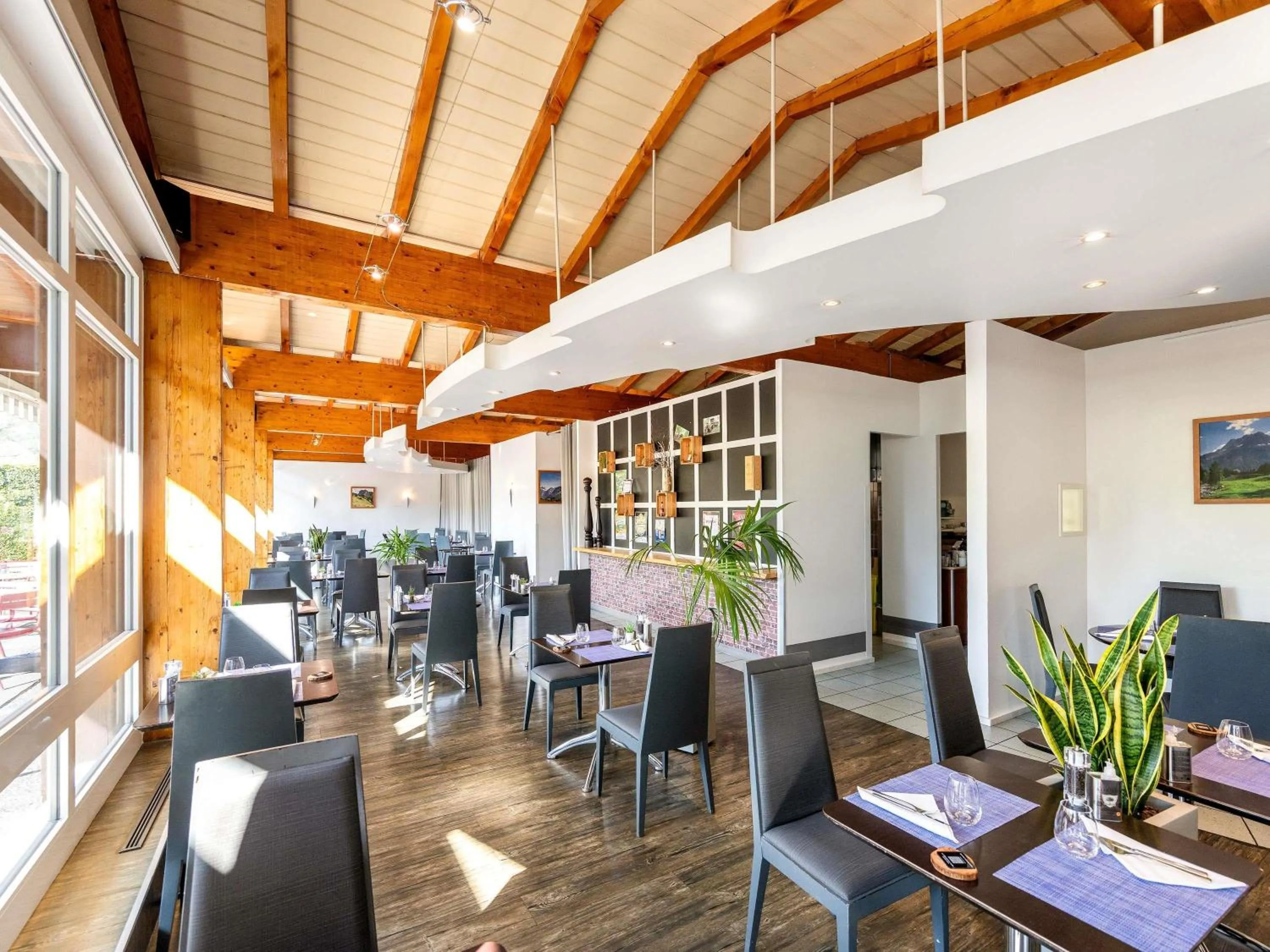 Restaurant/places to eat in Novotel Grenoble Nord Voreppe