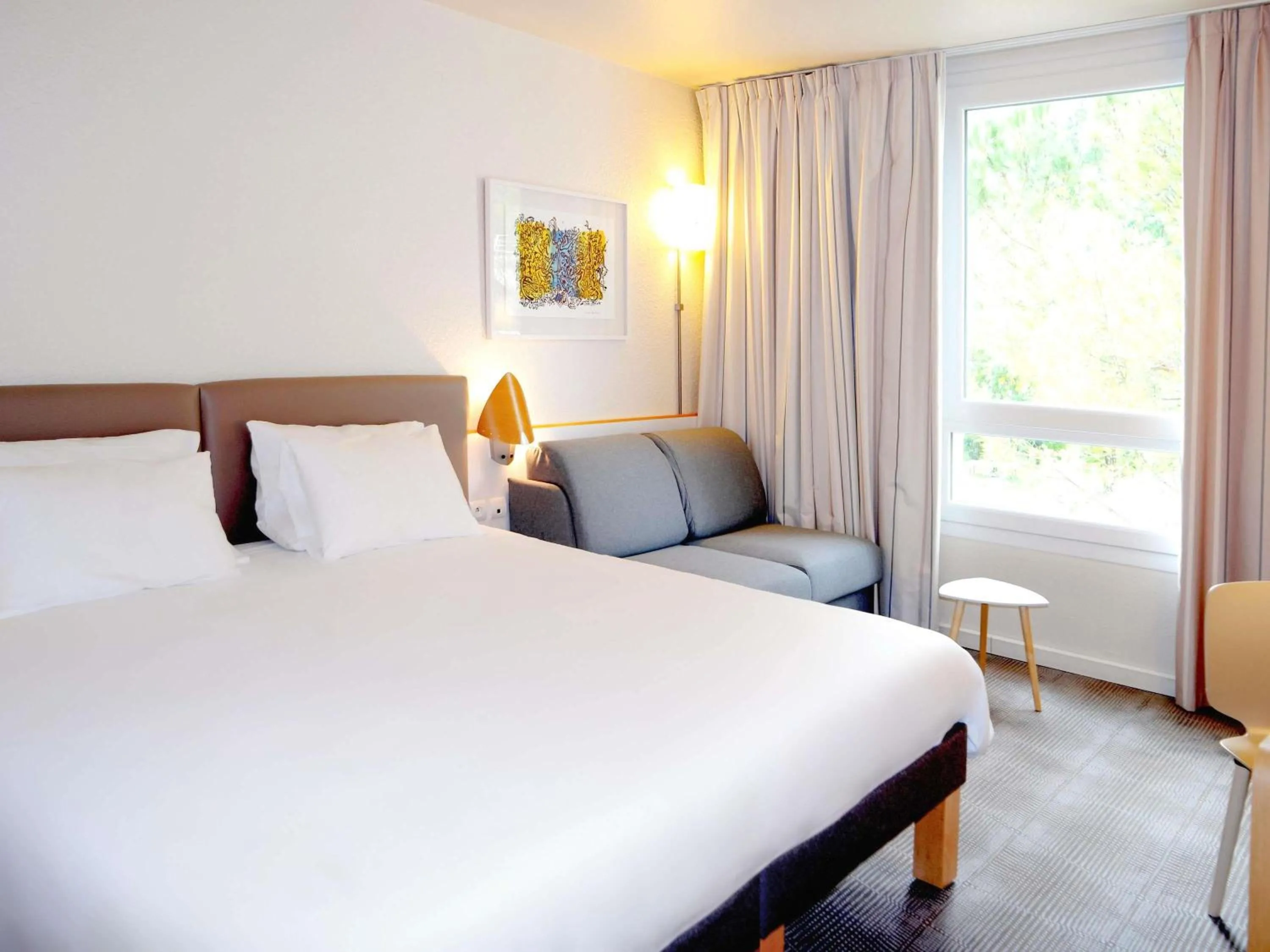 Bedroom, Bed in Novotel Grenoble Nord Voreppe