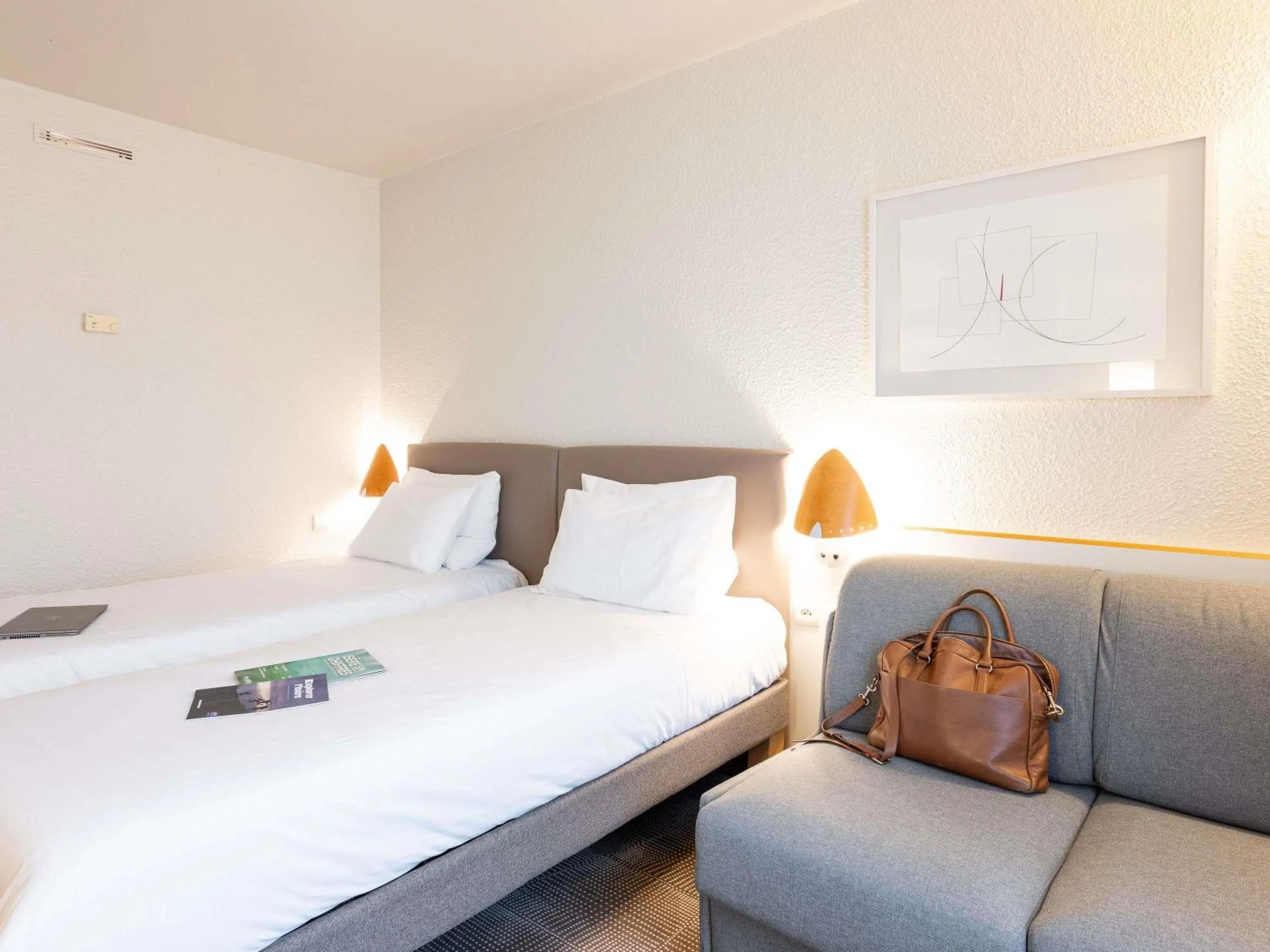 Bedroom, Bed in Novotel Grenoble Nord Voreppe