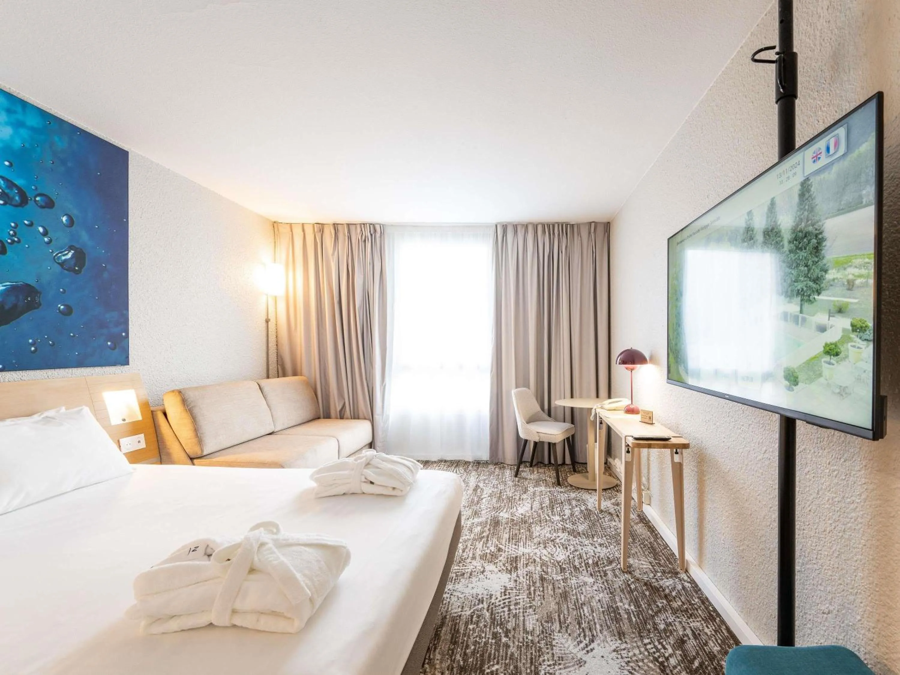 Bedroom, Bed in Novotel Grenoble Nord Voreppe