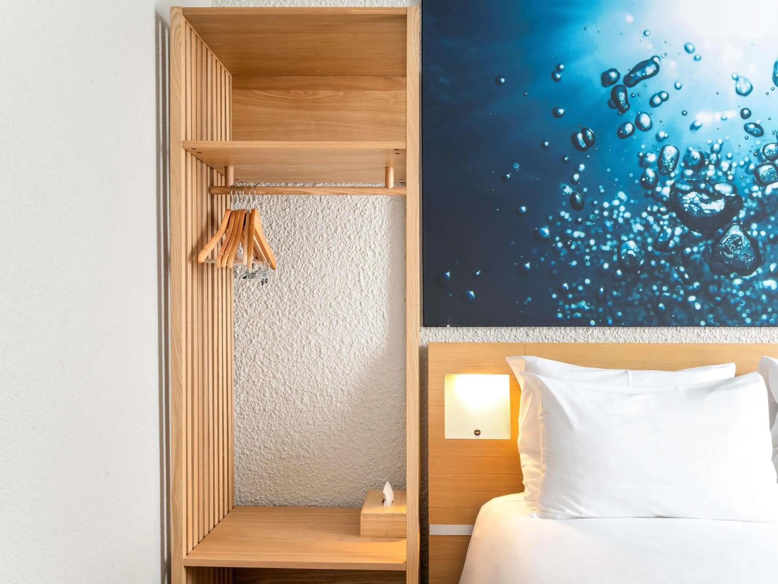 Bedroom, Bed in Novotel Grenoble Nord Voreppe