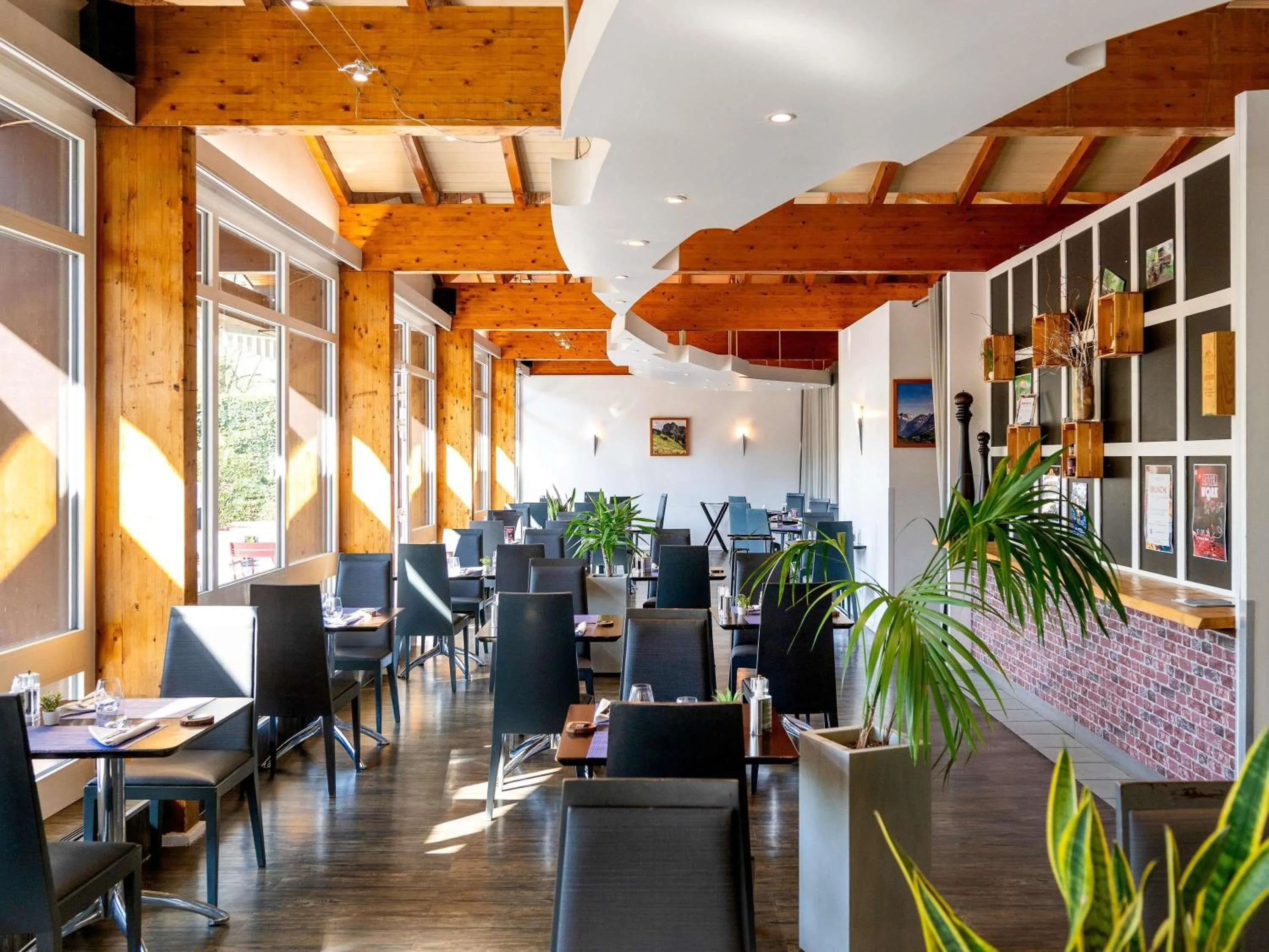 Restaurant/places to eat in Novotel Grenoble Nord Voreppe