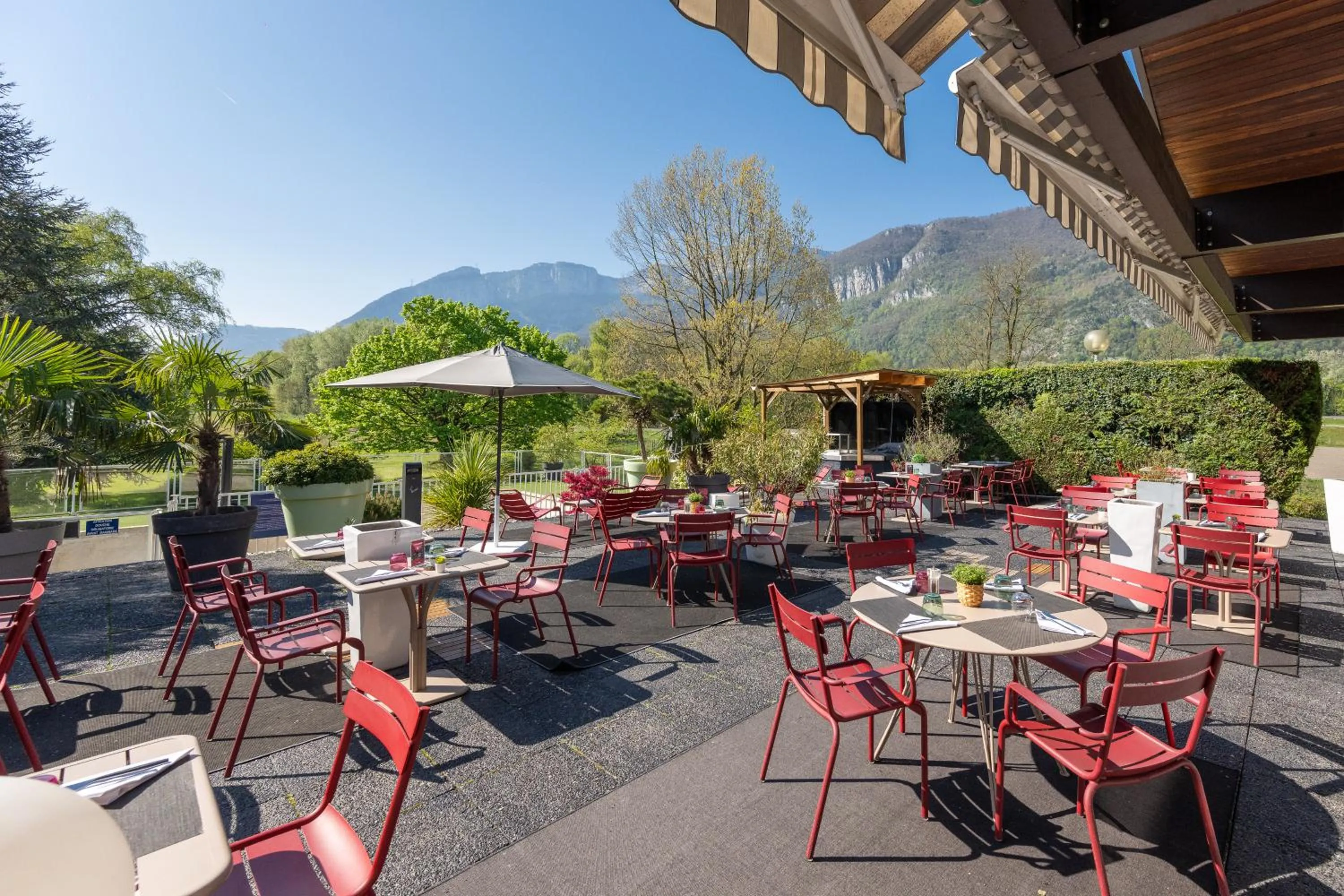 Restaurant/places to eat in Novotel Grenoble Nord Voreppe