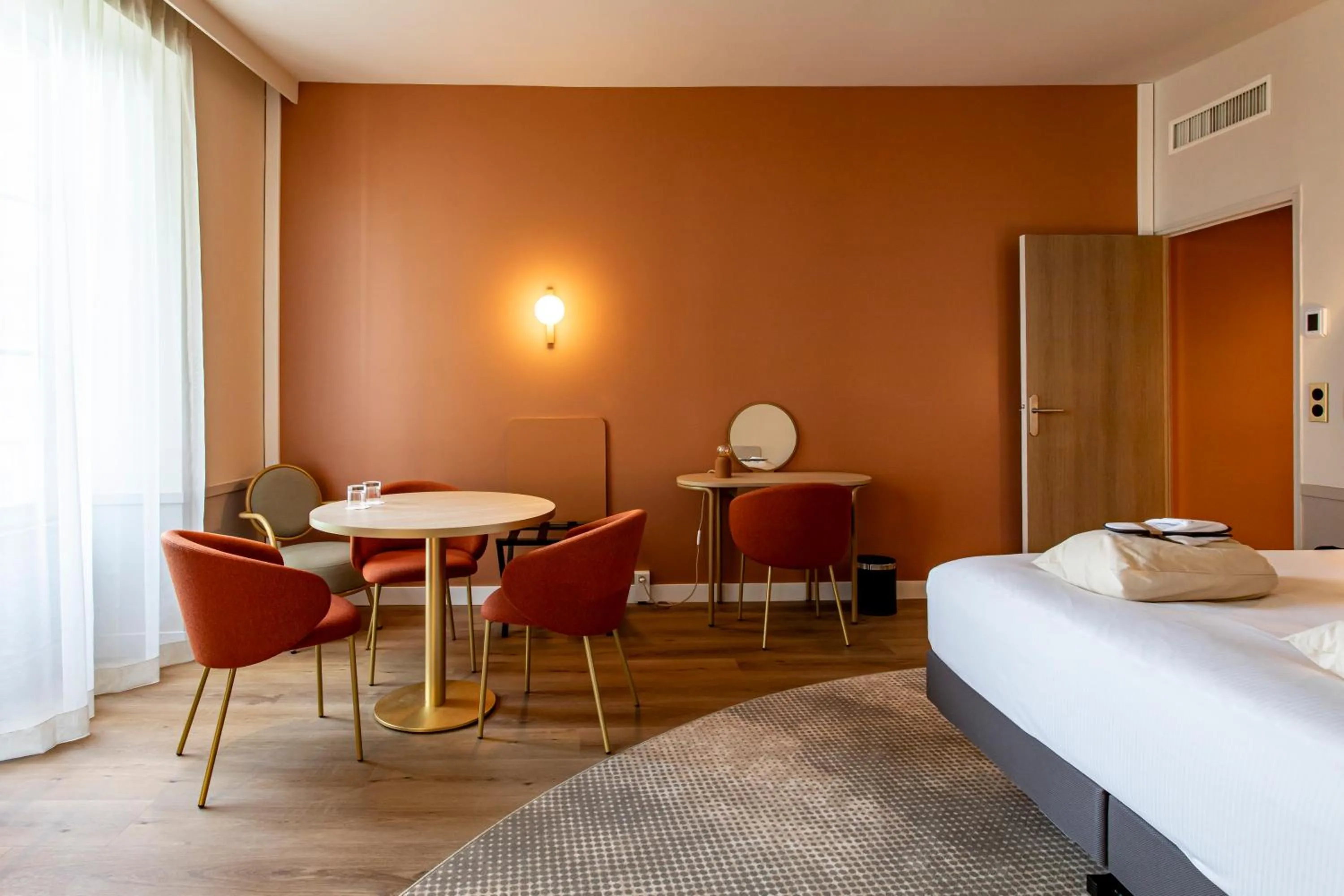 Seating area, Bed in Mercure Angoulême Hôtel de France