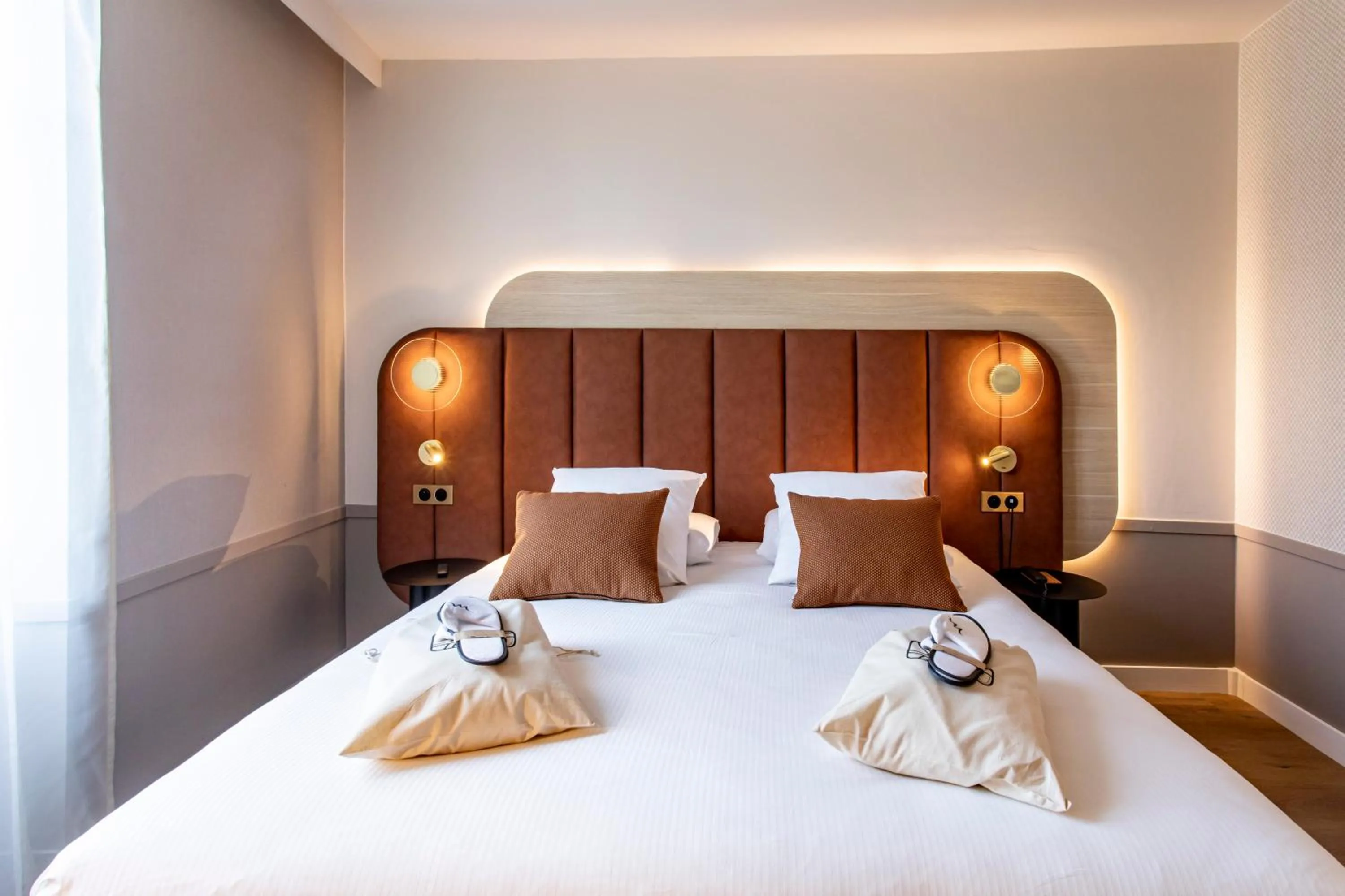 Bed in Mercure Angoulême Hôtel de France