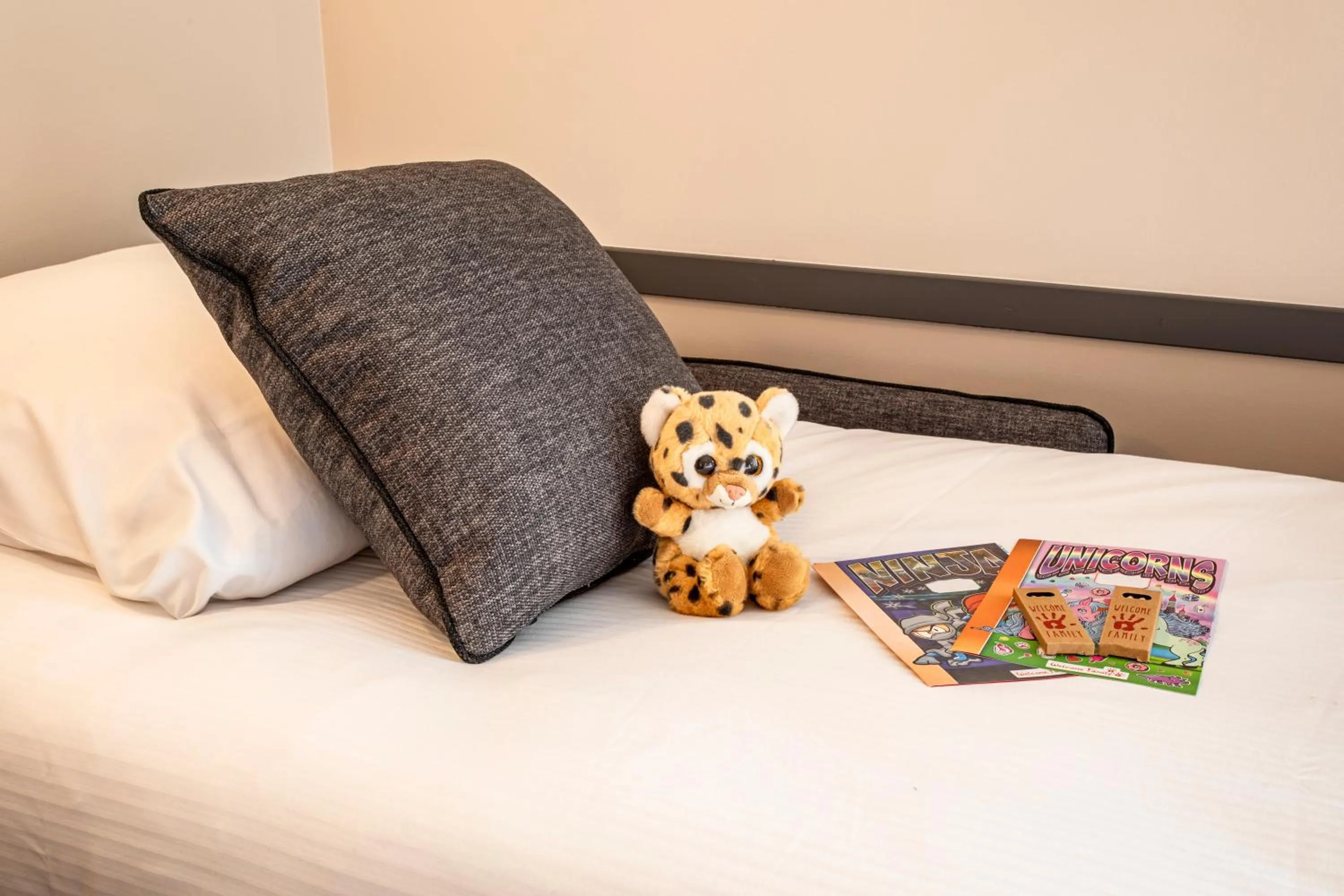 Bedroom, Bed in Mercure Angoulême Hôtel de France