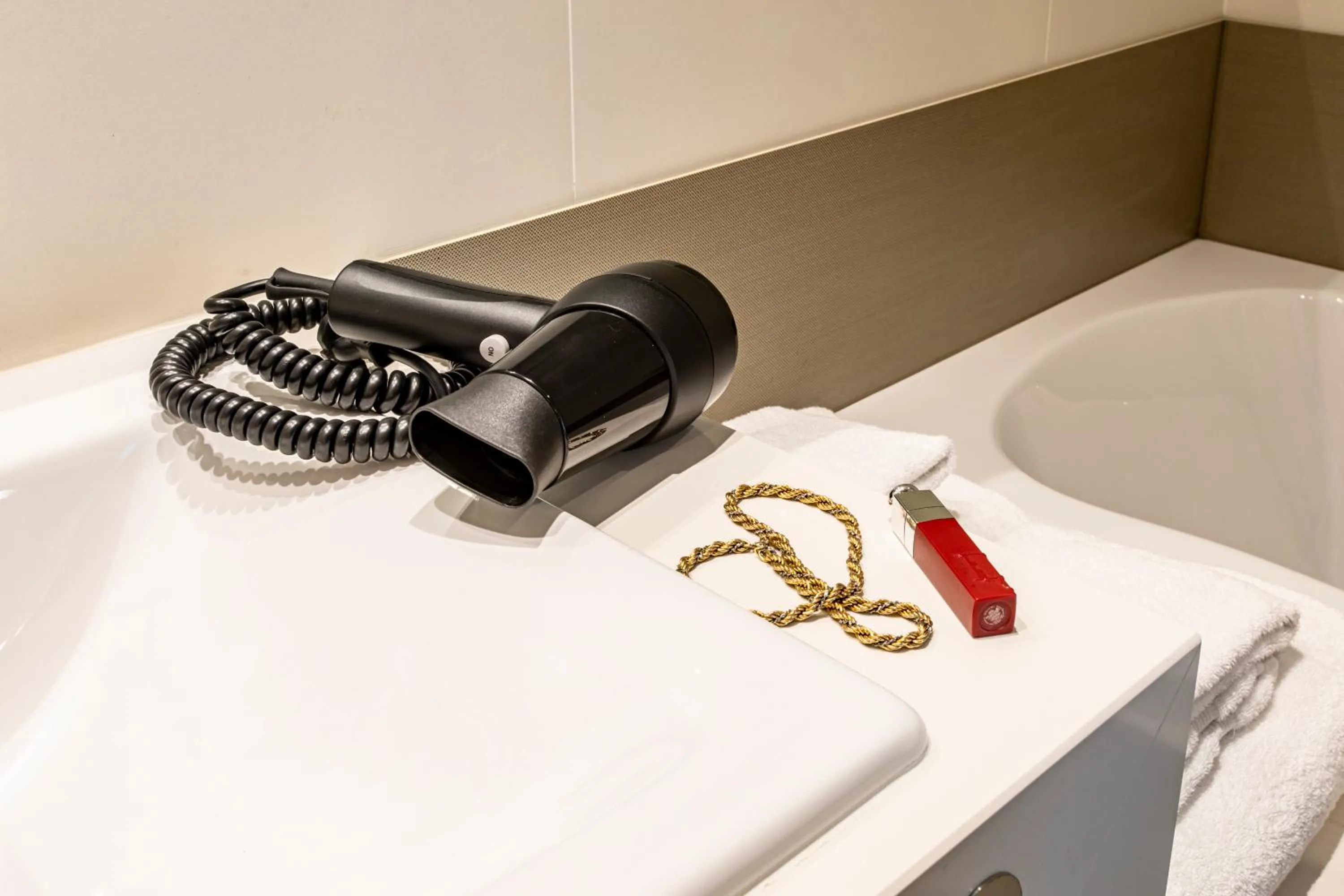 Bathroom in Mercure Angoulême Hôtel de France