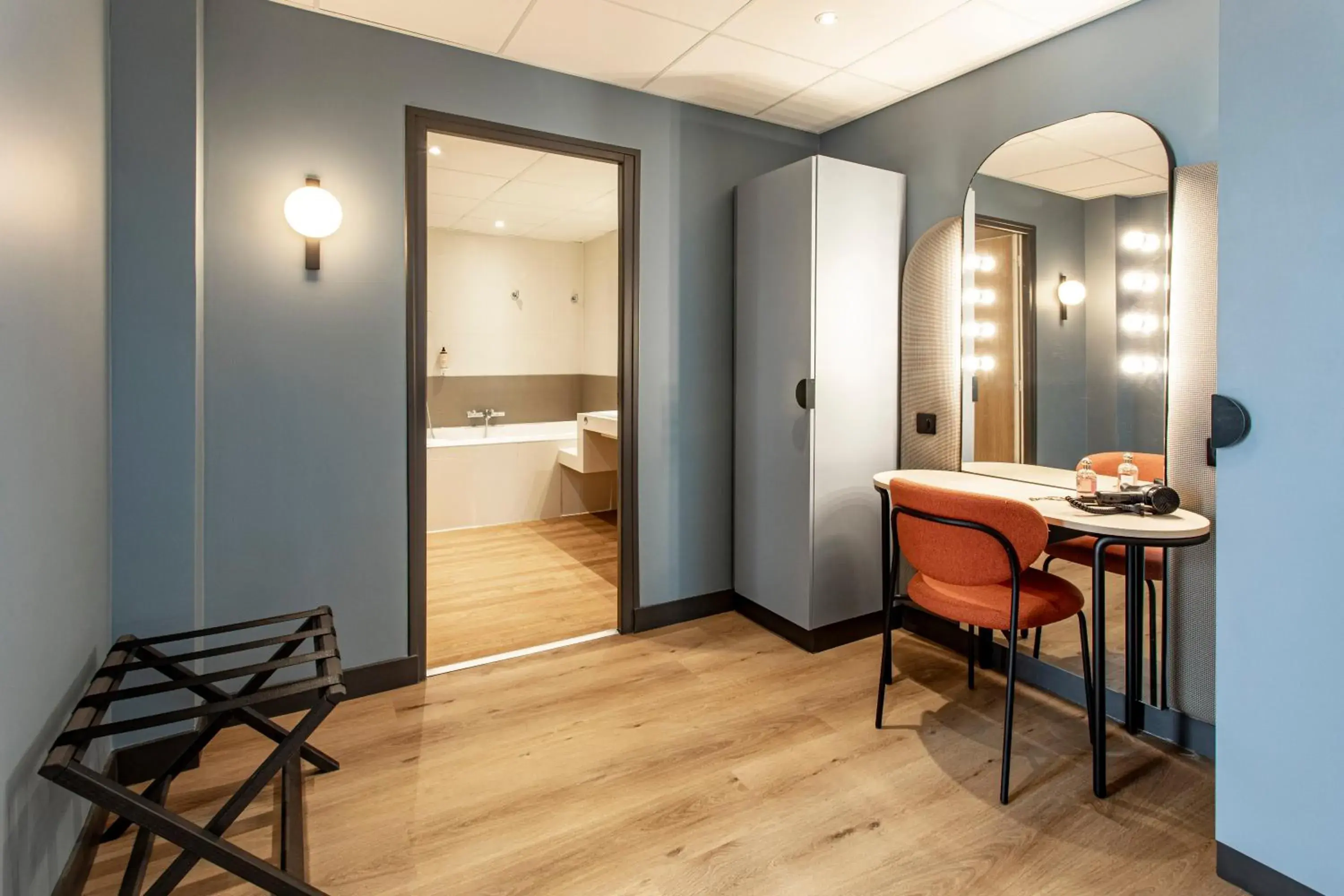 Suite with One Double Bed and Sofa Bed in Mercure Angoulême Hôtel de France Suite with One Double Bed and Sofa Bed in Mercure Angoulême Hôtel de France