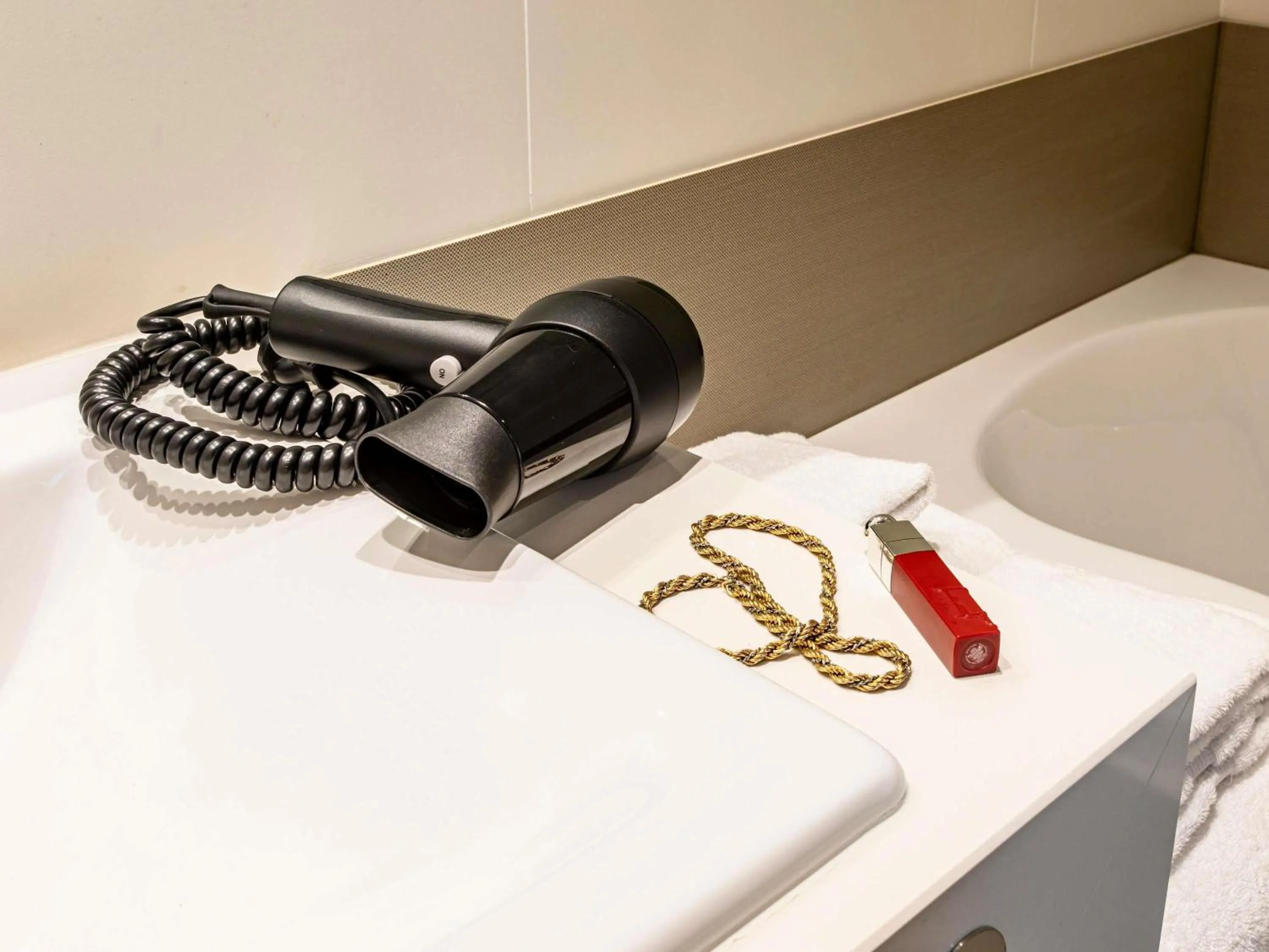 Bedroom in Mercure Angoulême Hôtel de France