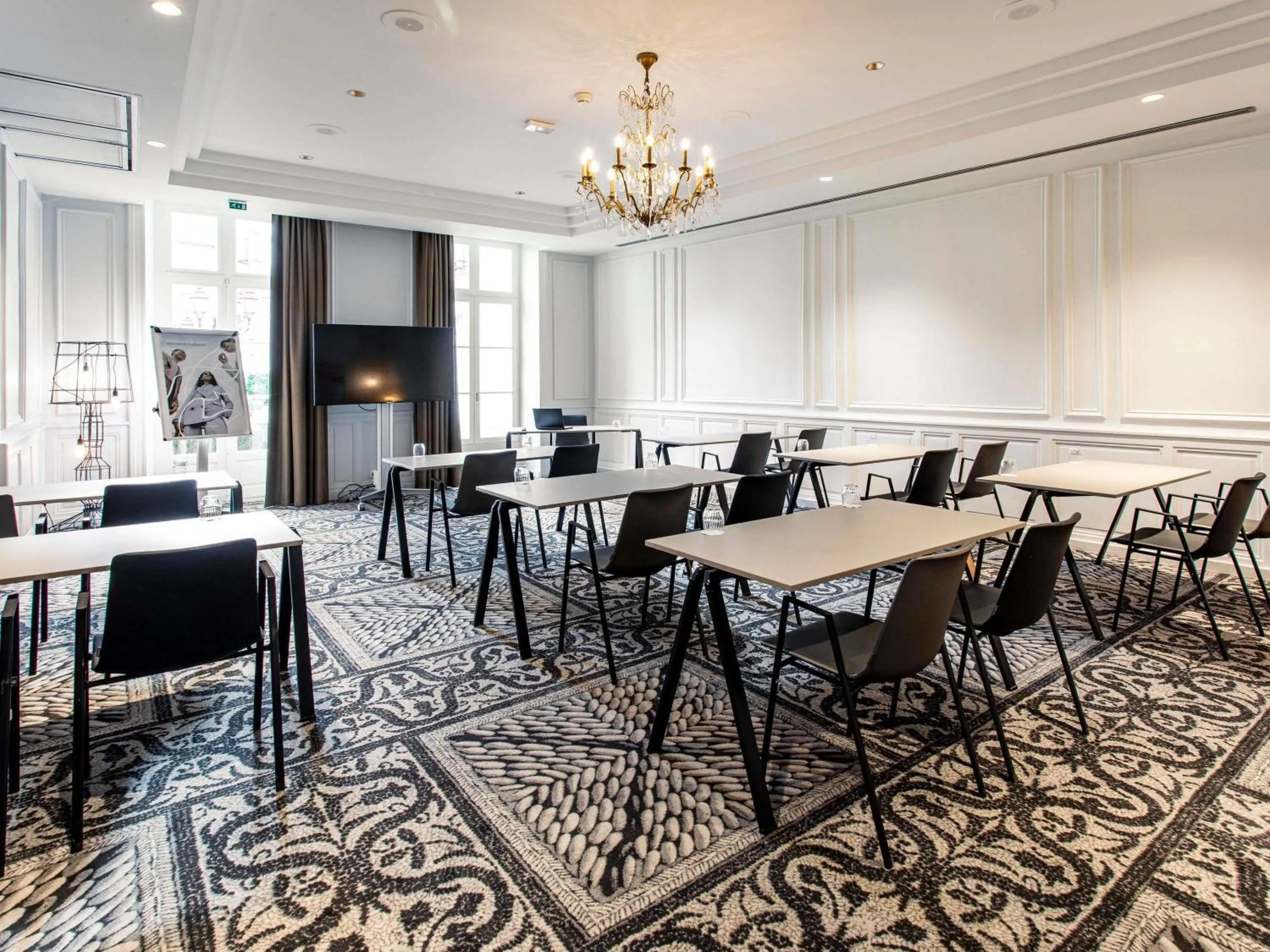 Meeting/conference room in Mercure Angoulême Hôtel de France