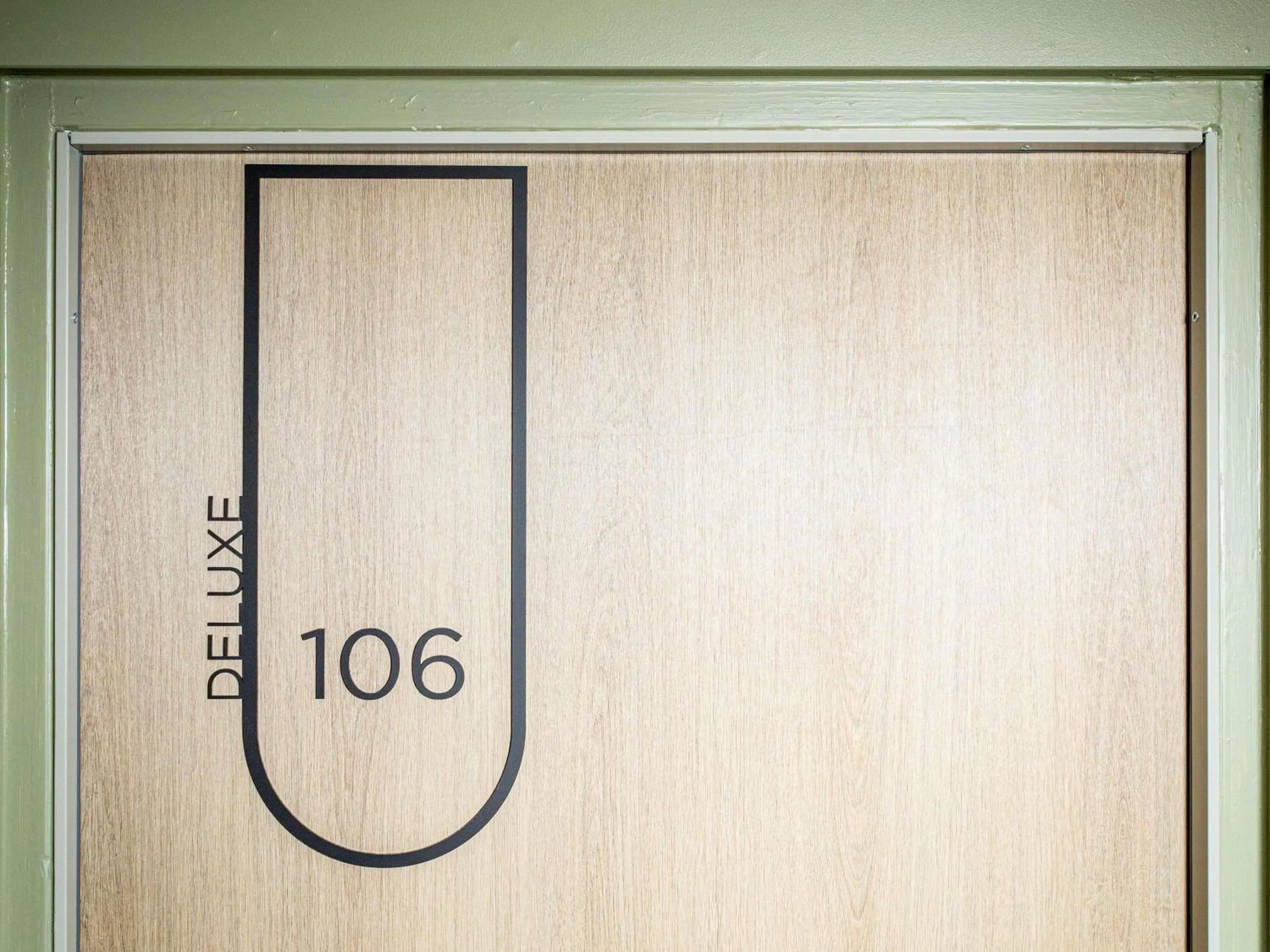 Bedroom in Mercure Angoulême Hôtel de France