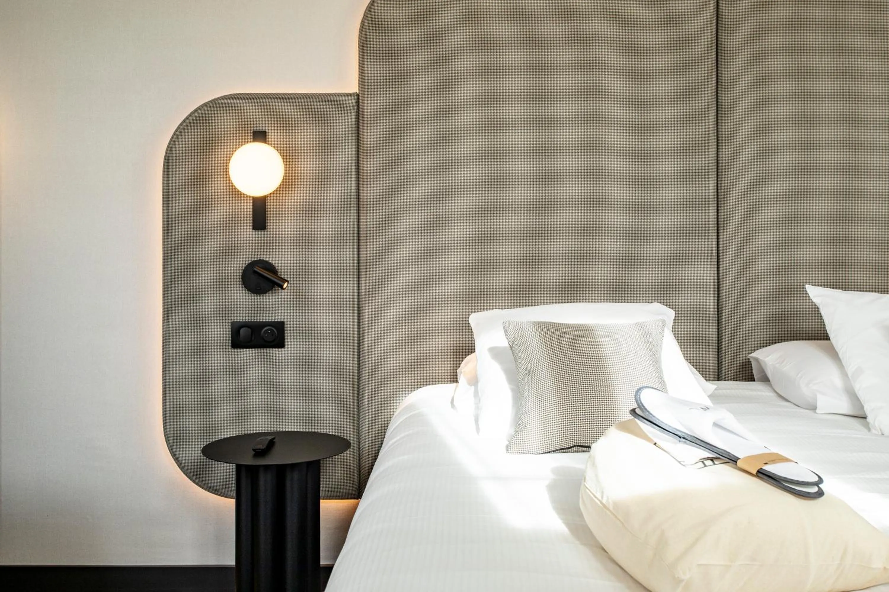 Bedroom, Bed in Mercure Angoulême Hôtel de France