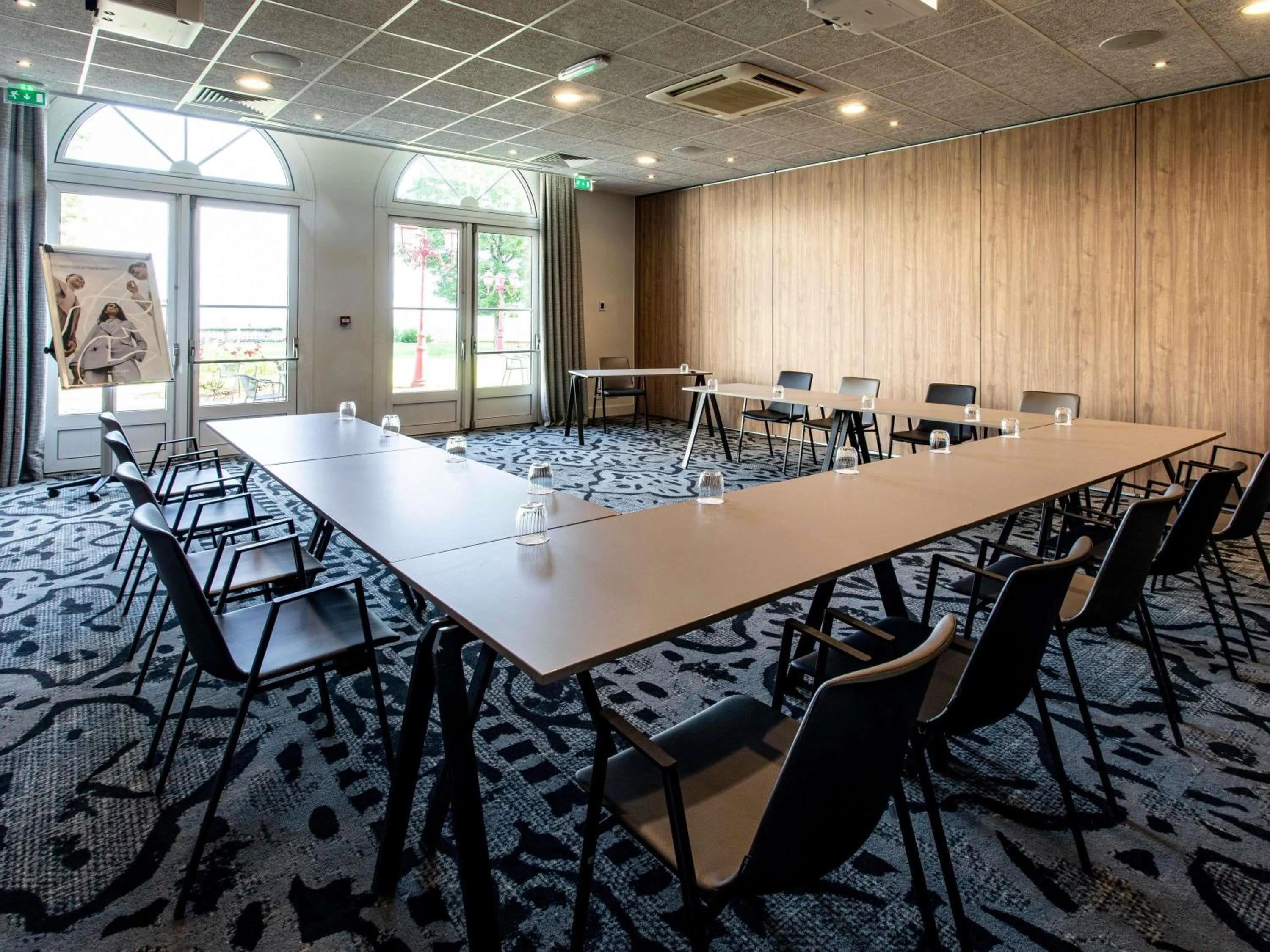 Meeting/conference room in Mercure Angoulême Hôtel de France