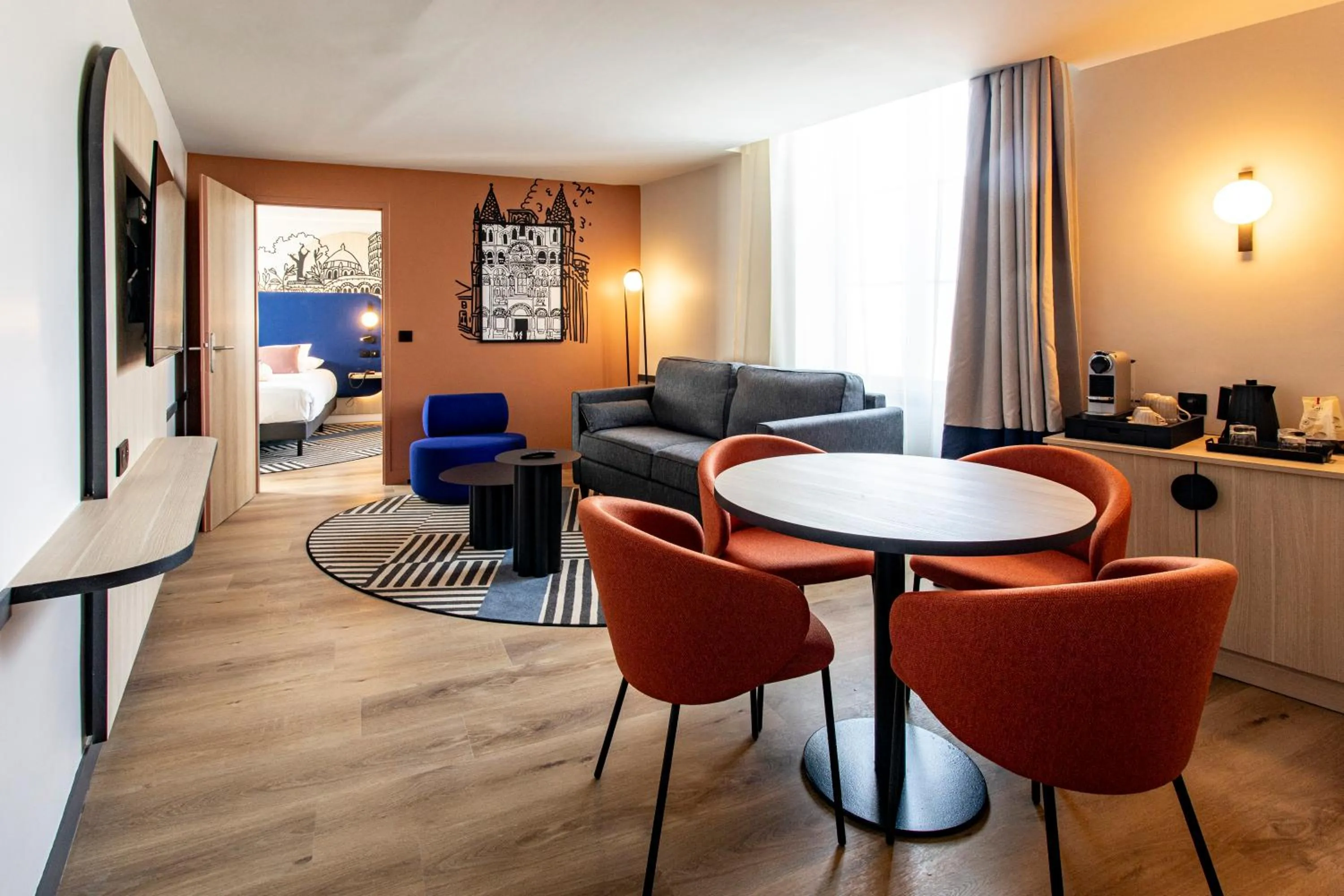 Living room in Mercure Angoulême Hôtel de France