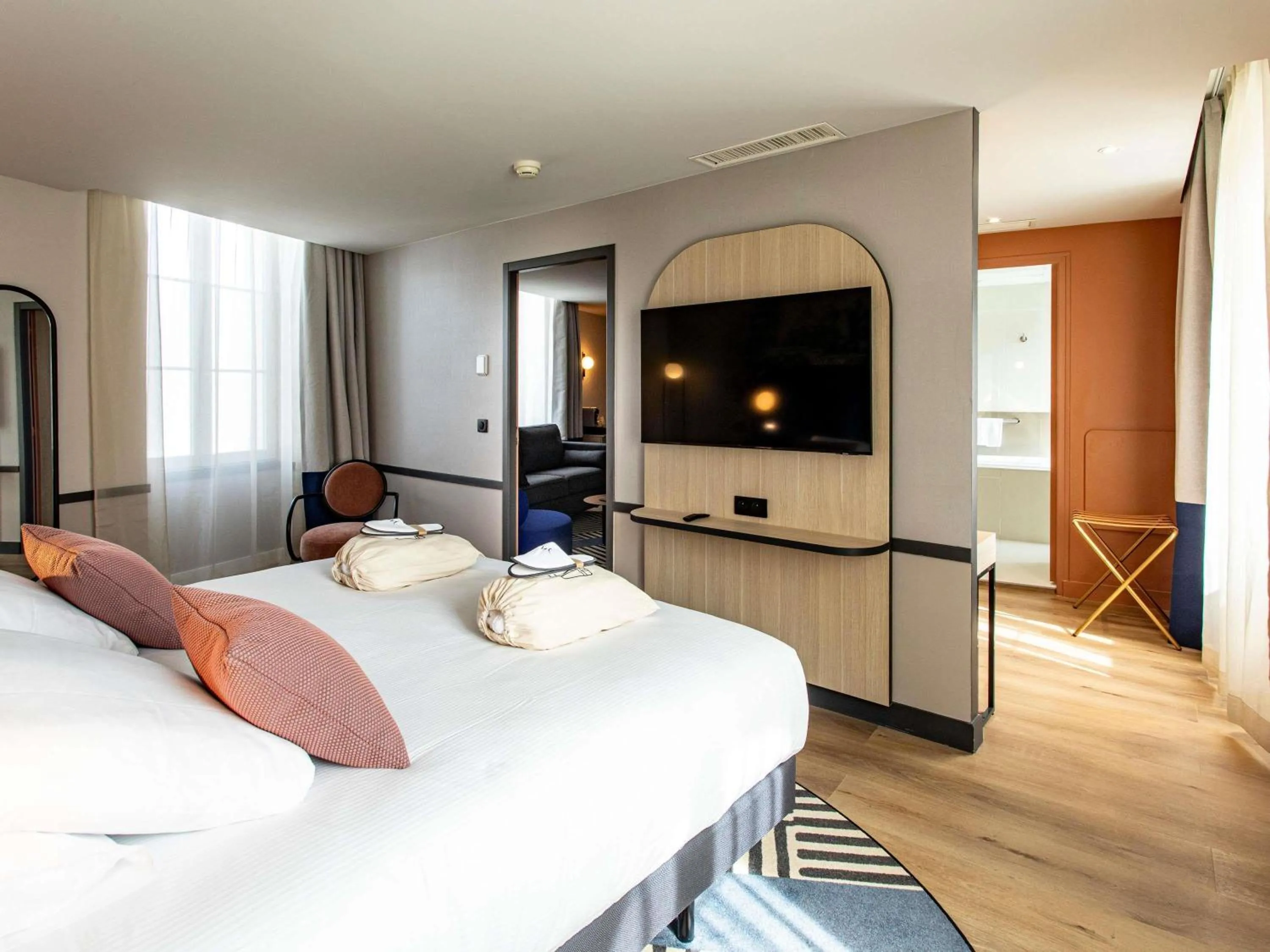 Bedroom, Bed in Mercure Angoulême Hôtel de France