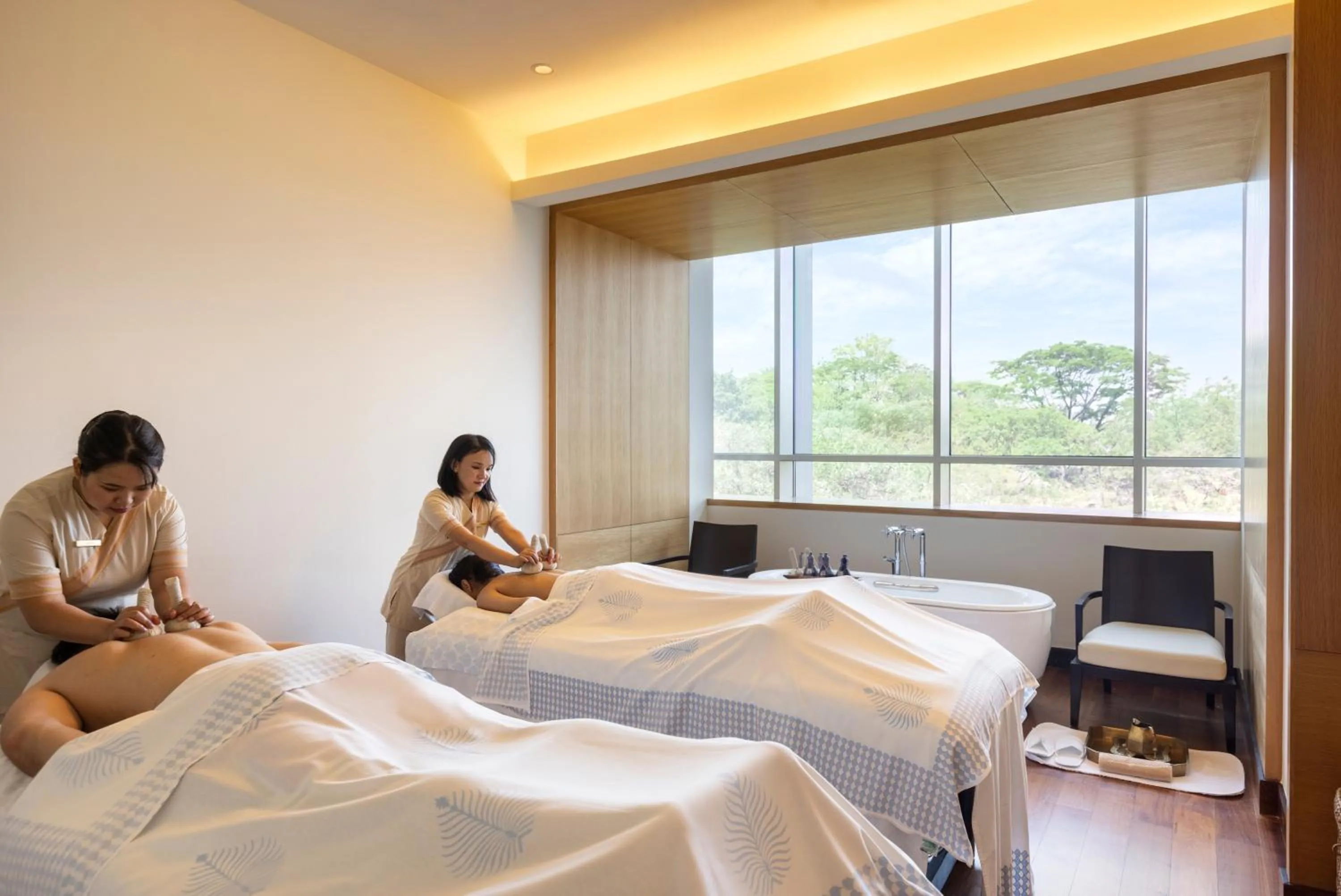 Spa and wellness centre/facilities, Bed in Trident Hyderabad