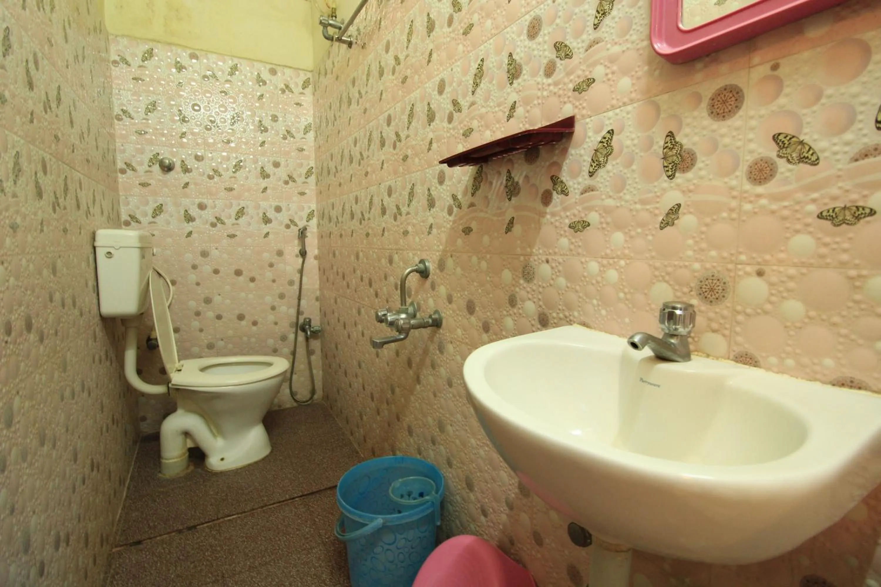 Shower in Just Guest House, Chennai Airport