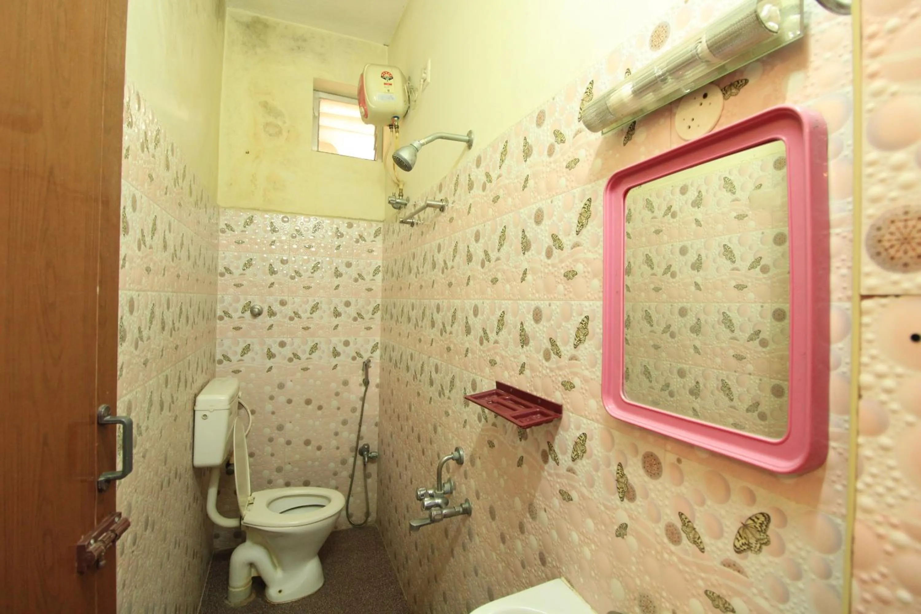 Shower in Just Guest House, Chennai Airport