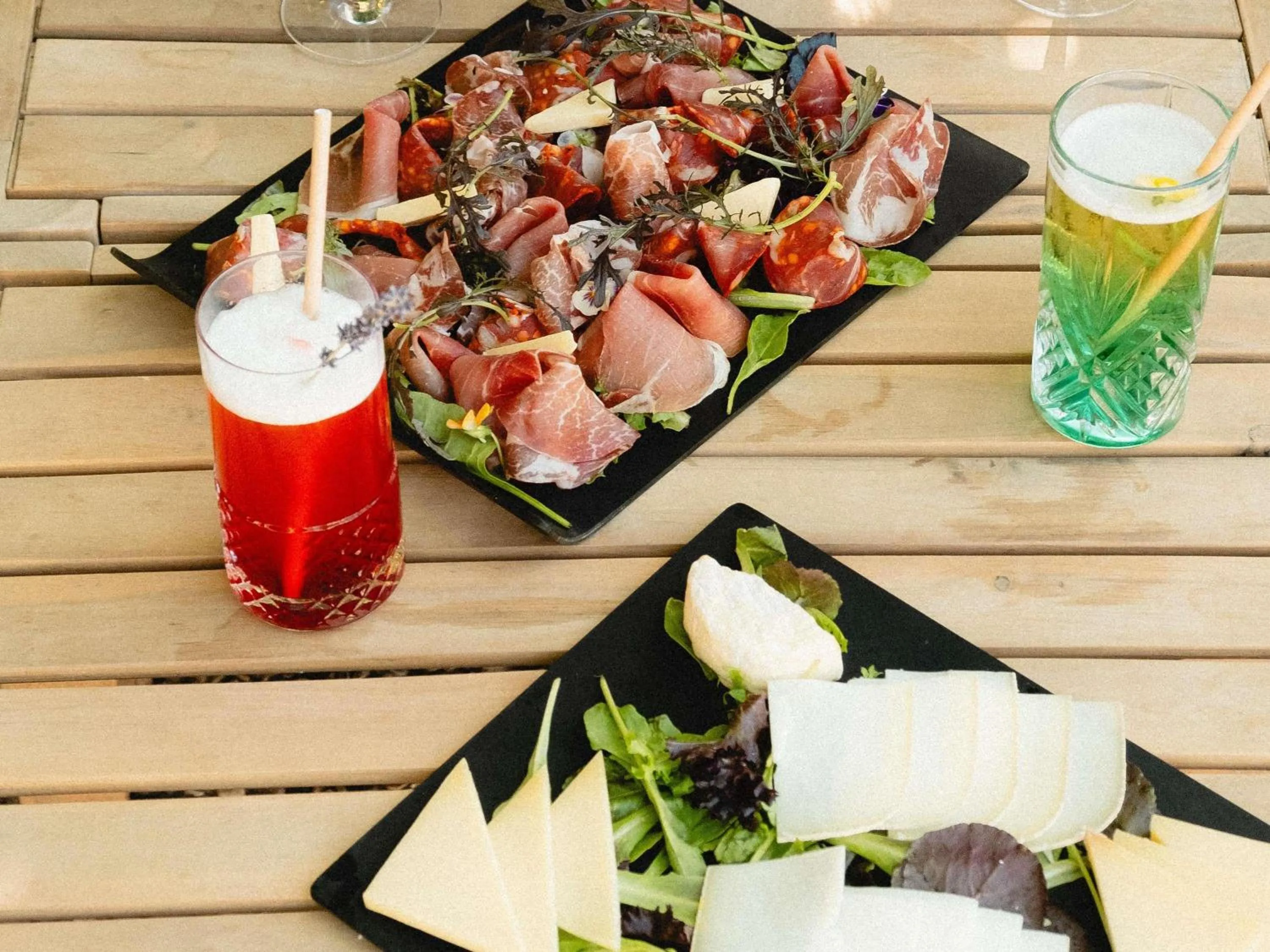 Lounge or bar in ibis Styles Avignon Sud