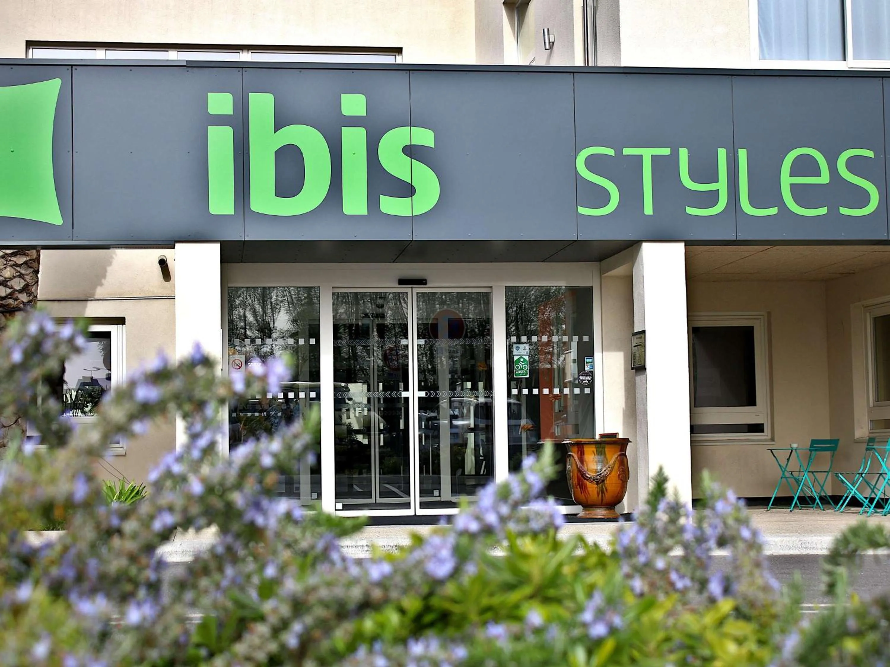 Property building in ibis Styles Avignon Sud