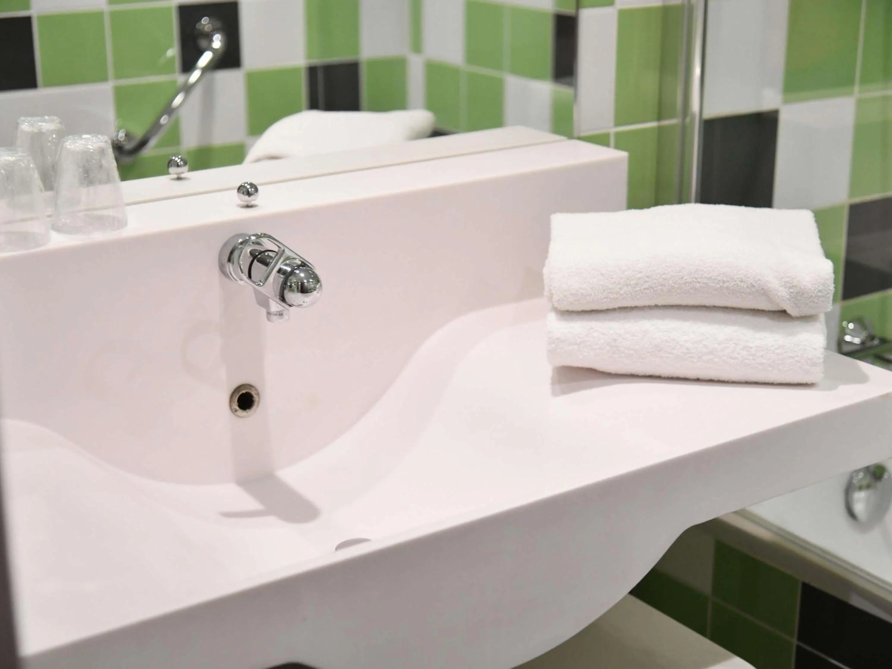 Bedroom in ibis Styles Avignon Sud