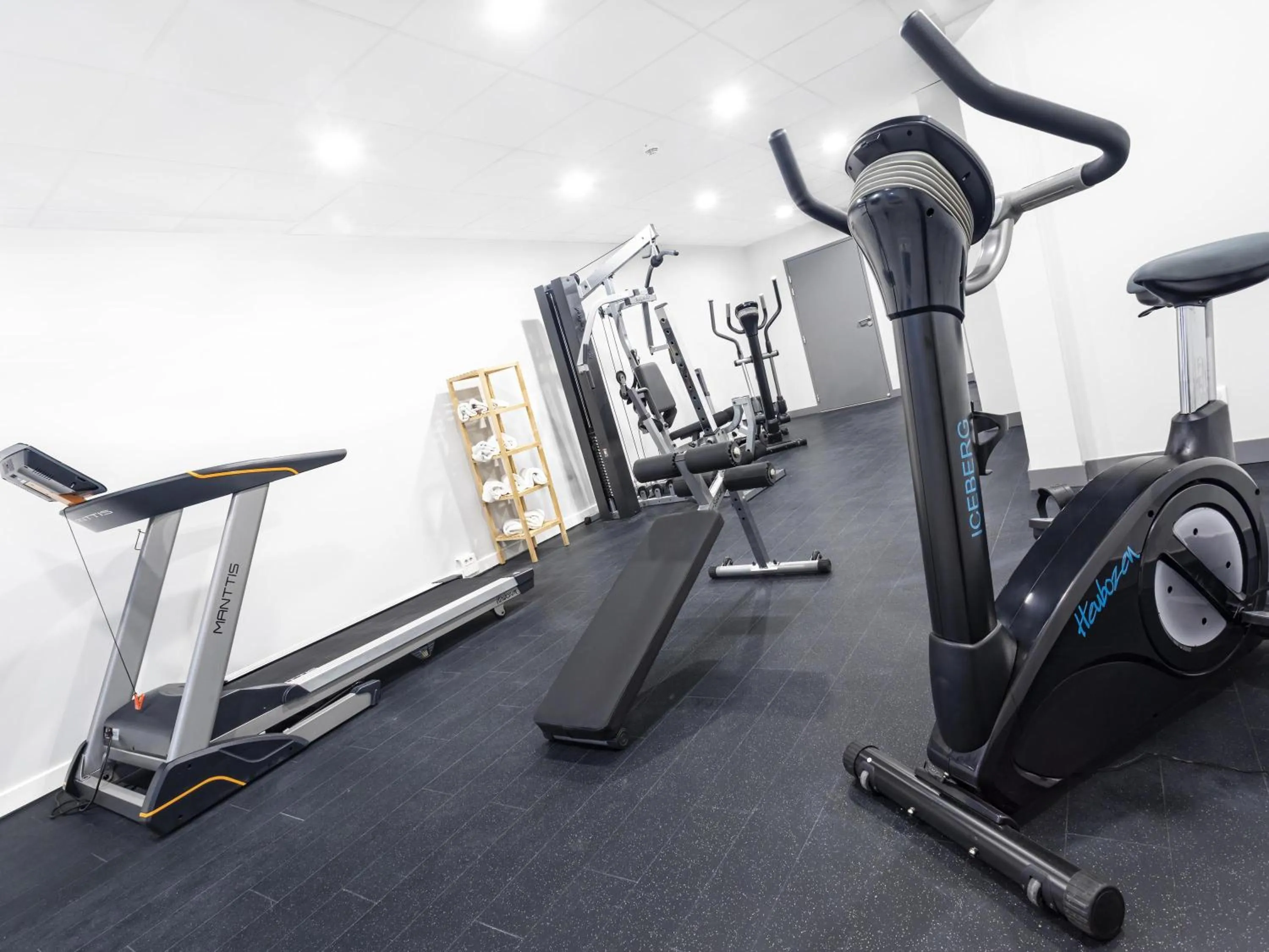 Fitness centre/facilities in ibis Styles Avignon Sud