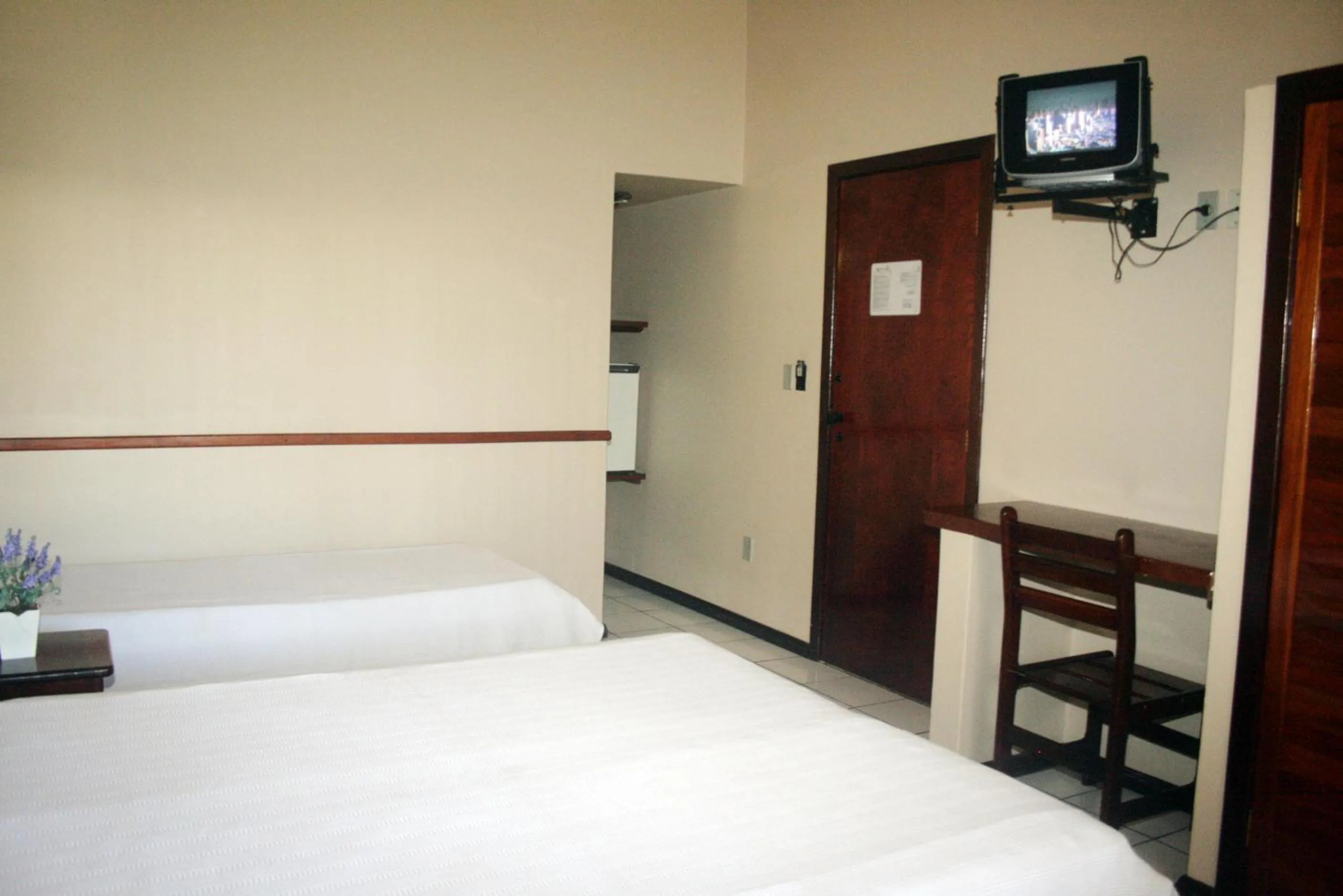 Photo of the whole room, Bed in Taperapuan Praia Hotel