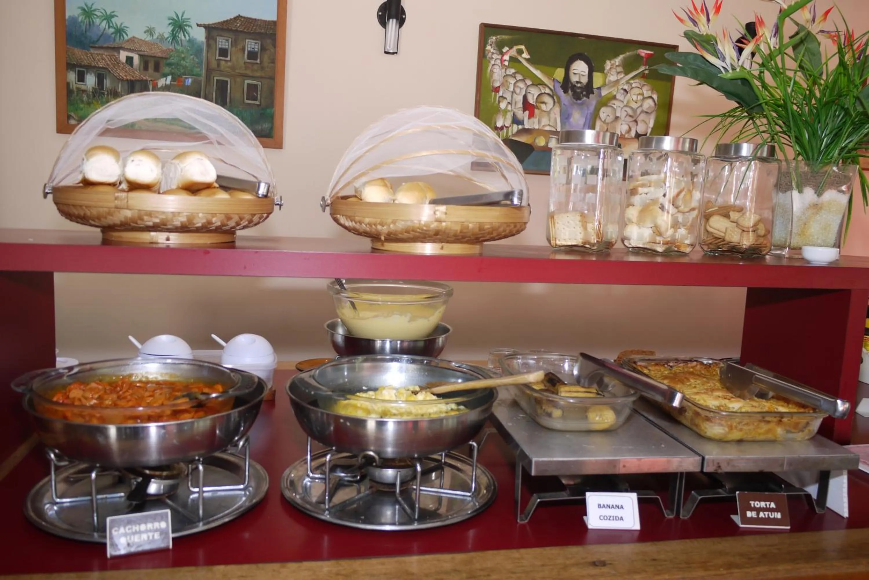 Buffet breakfast in Taperapuan Praia Hotel