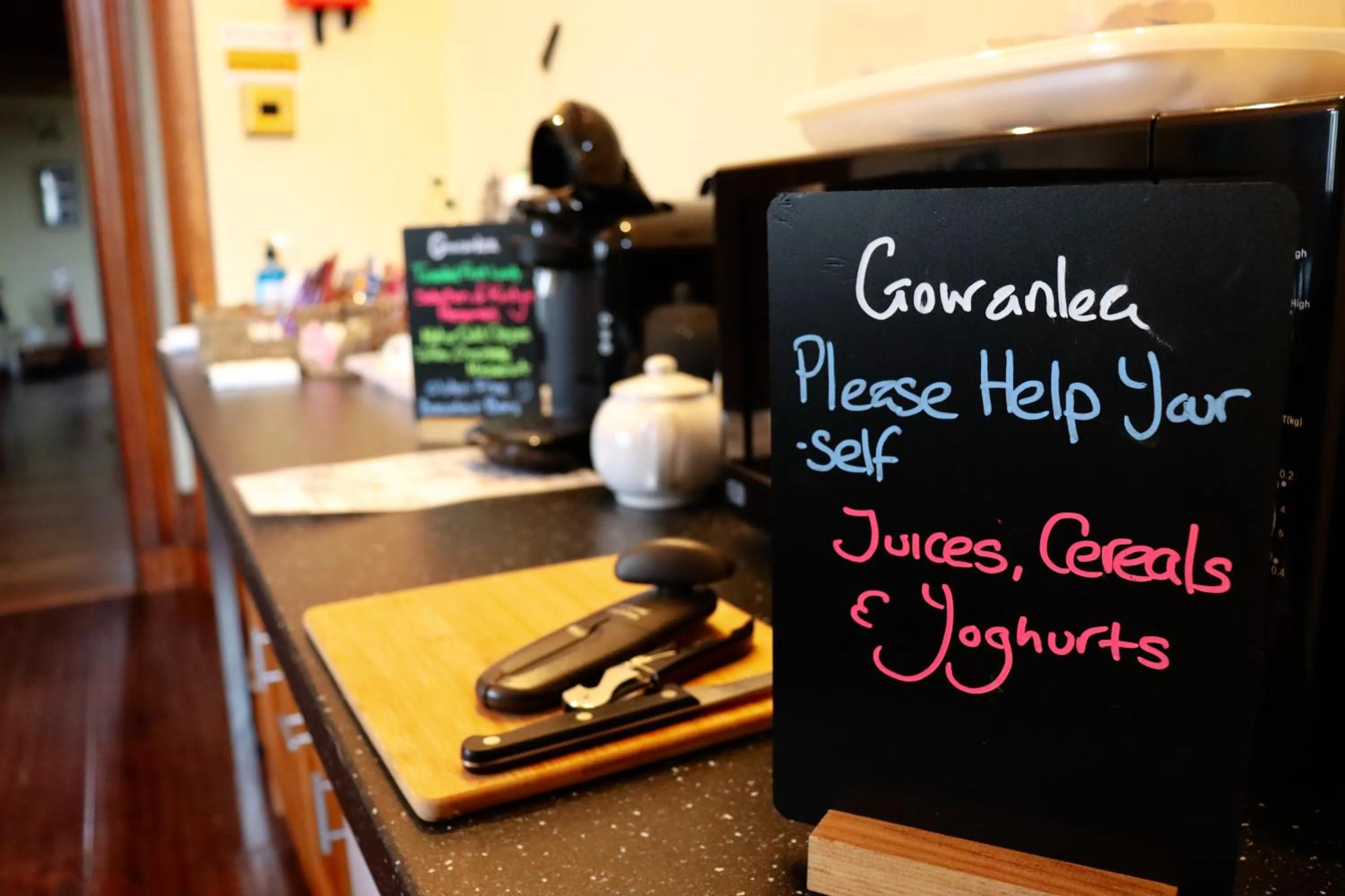 Breakfast in Gowanlea Heights