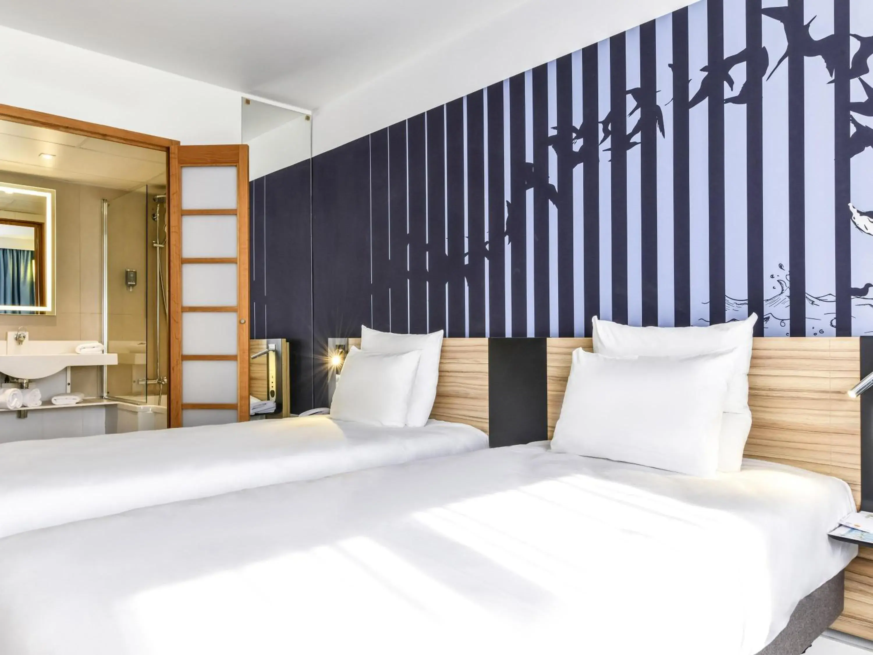 Standard Twin Room in Novotel La Rochelle Centre Standard Twin Room in Novotel La Rochelle Centre