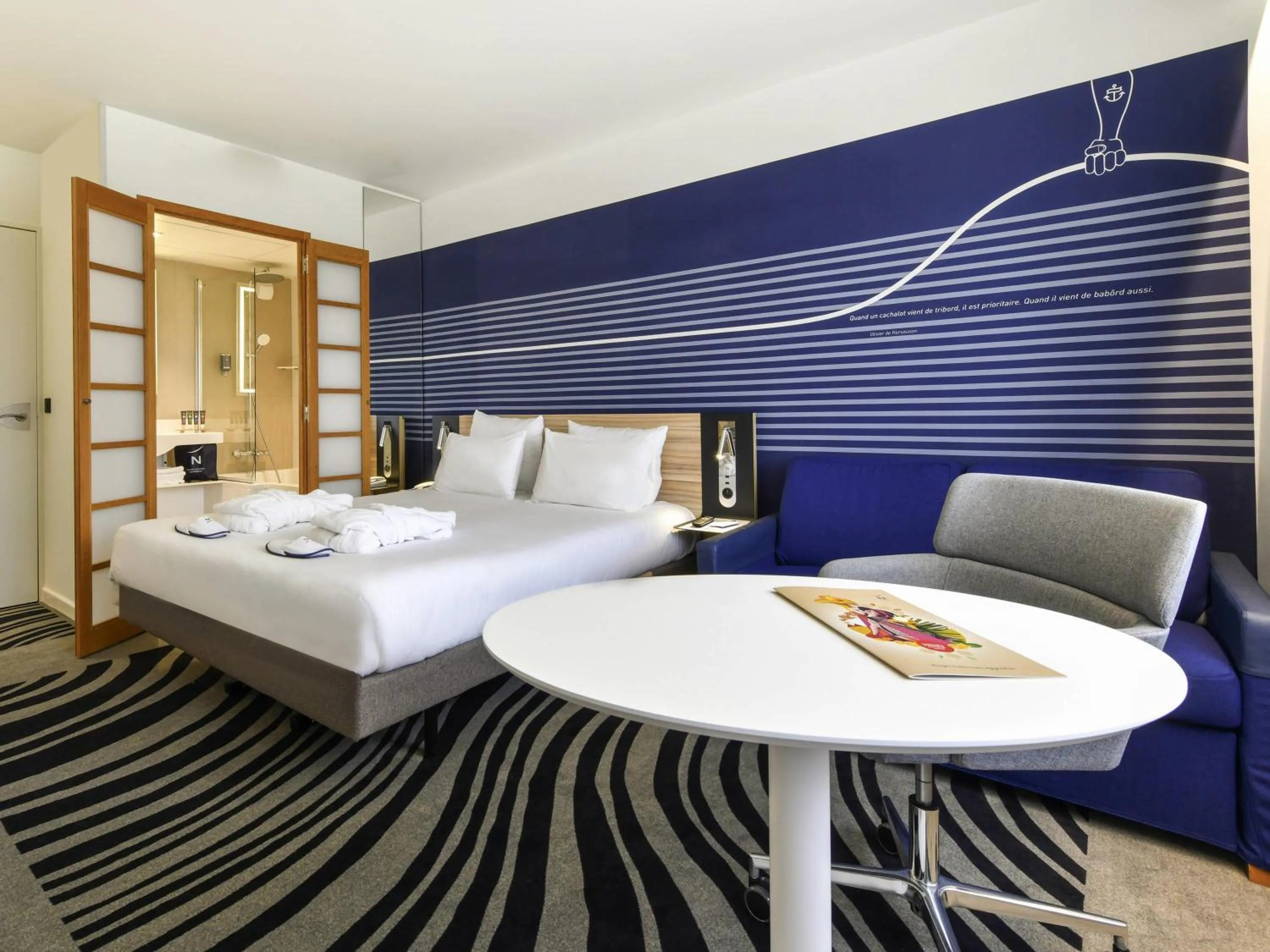 Bedroom, Bed in Novotel La Rochelle Centre