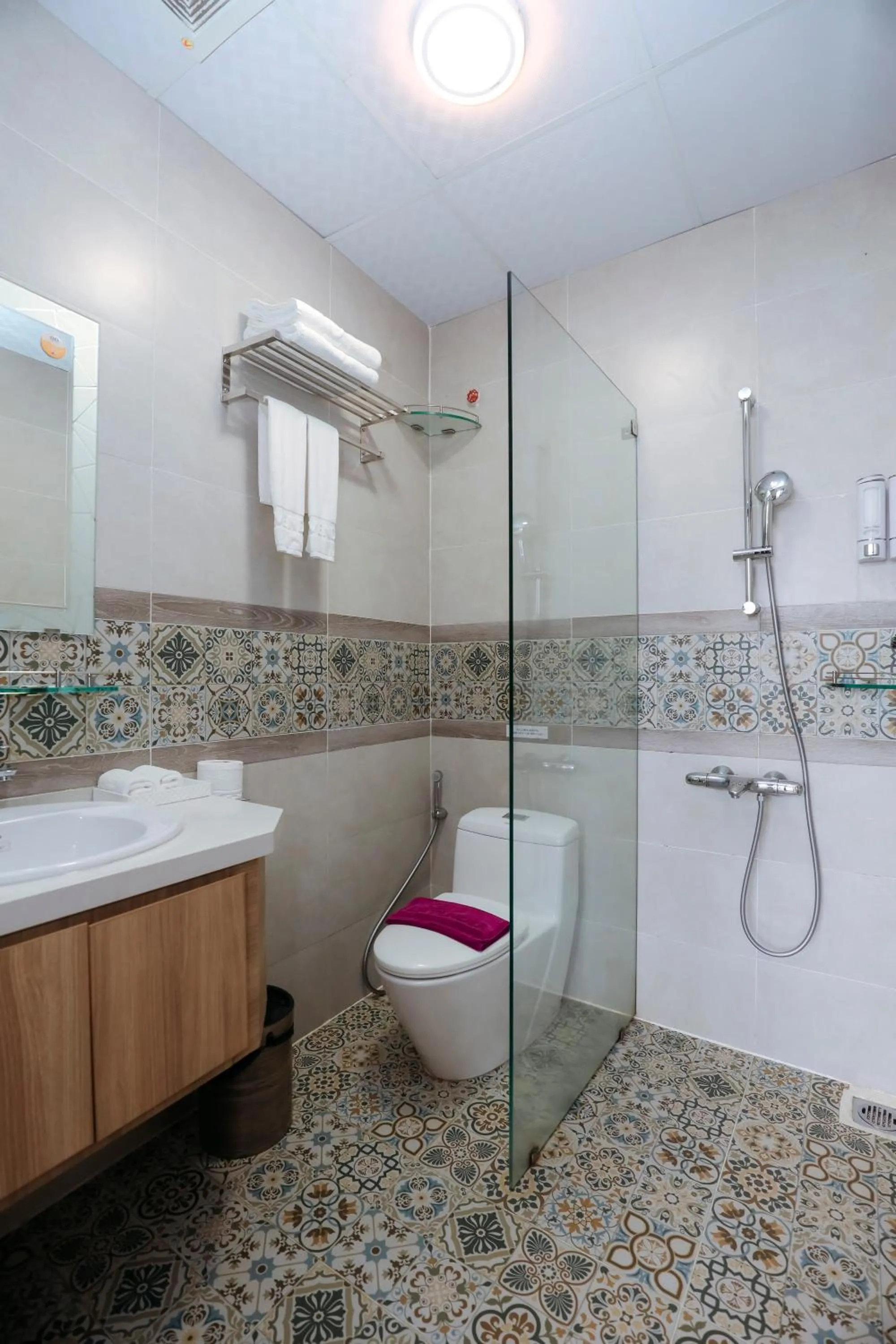 Shower in Sweet Lavender Hotel