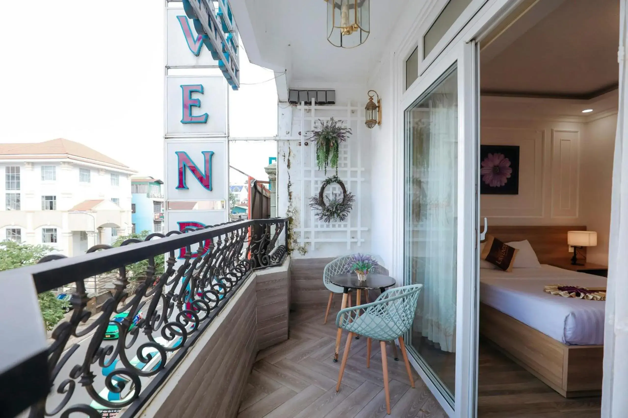 Deluxe Double Room in Sweet Lavender Hotel Deluxe Double Room in Sweet Lavender Hotel