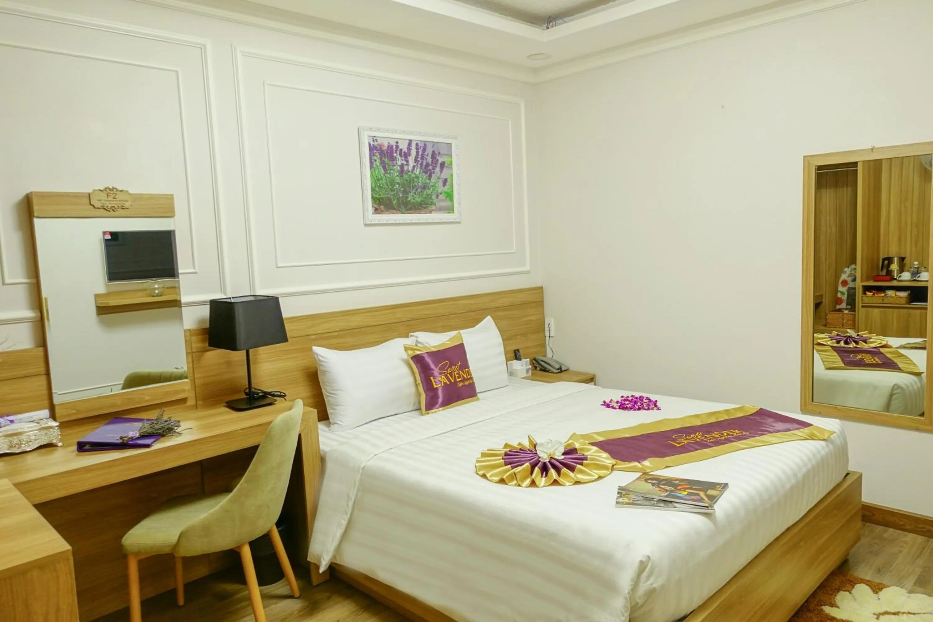 Photo of the whole room, Bed in Sweet Lavender Hotel