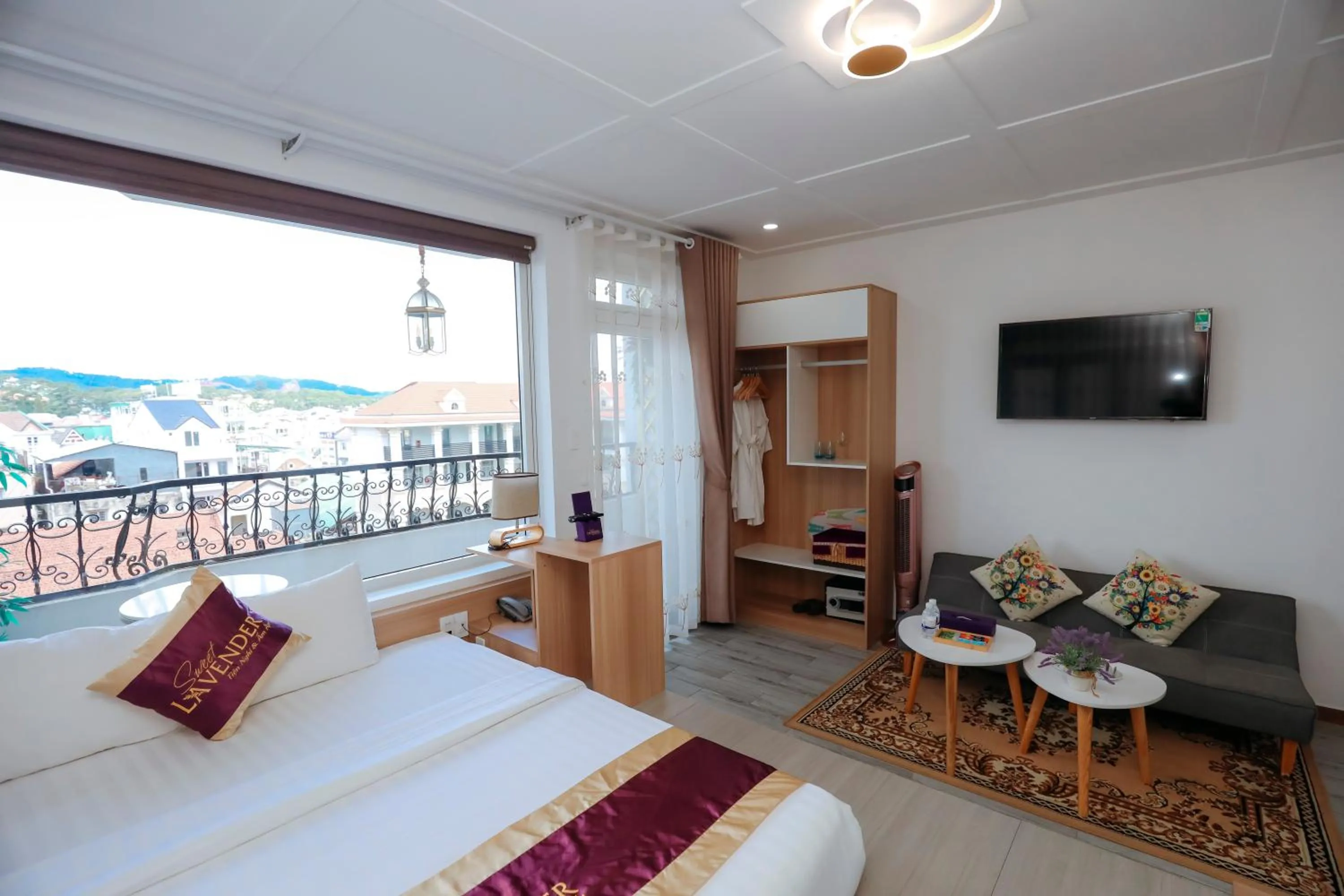 Balcony/Terrace, Bed in Sweet Lavender Hotel