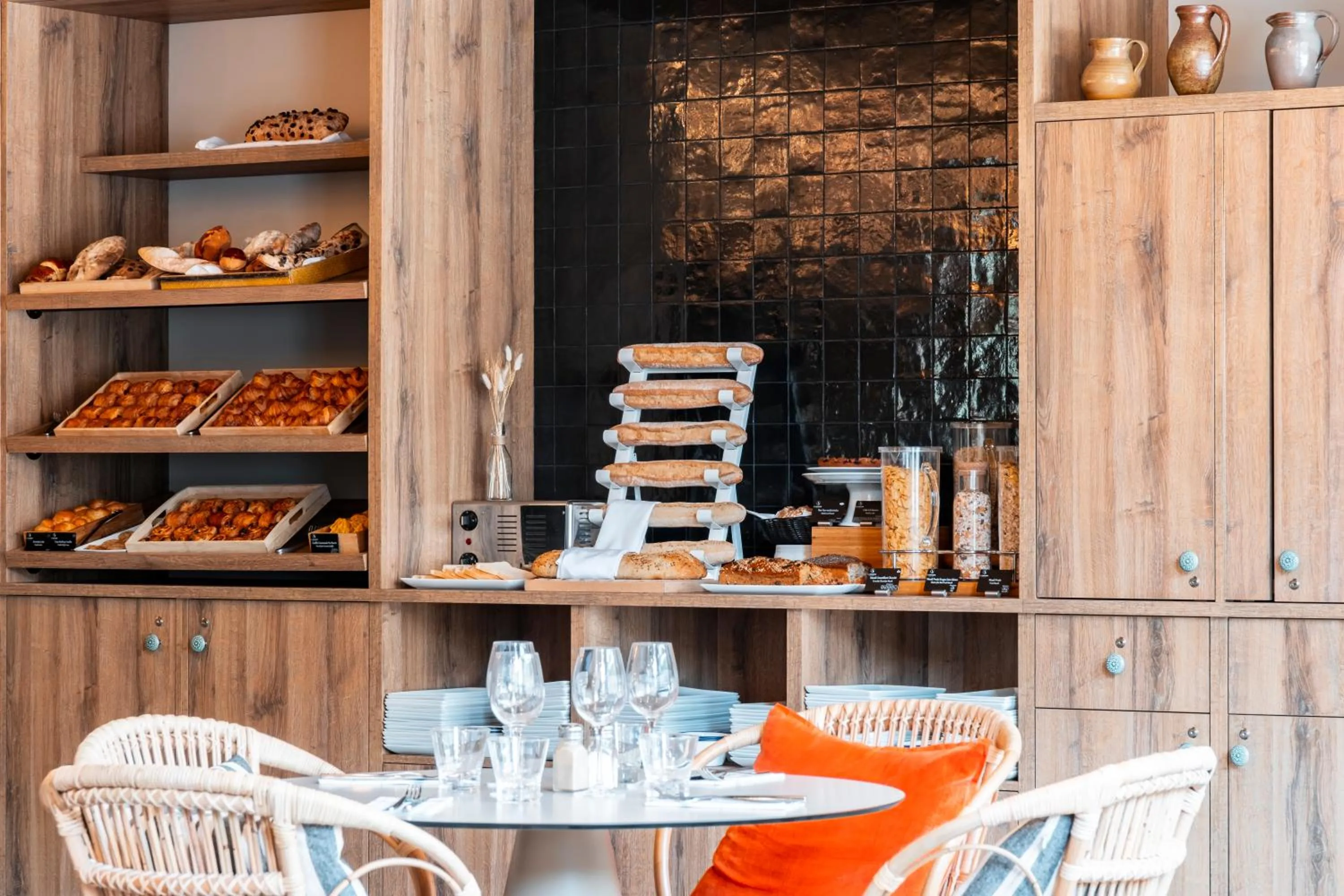 Restaurant/places to eat in Novotel Belfort Centre Atria