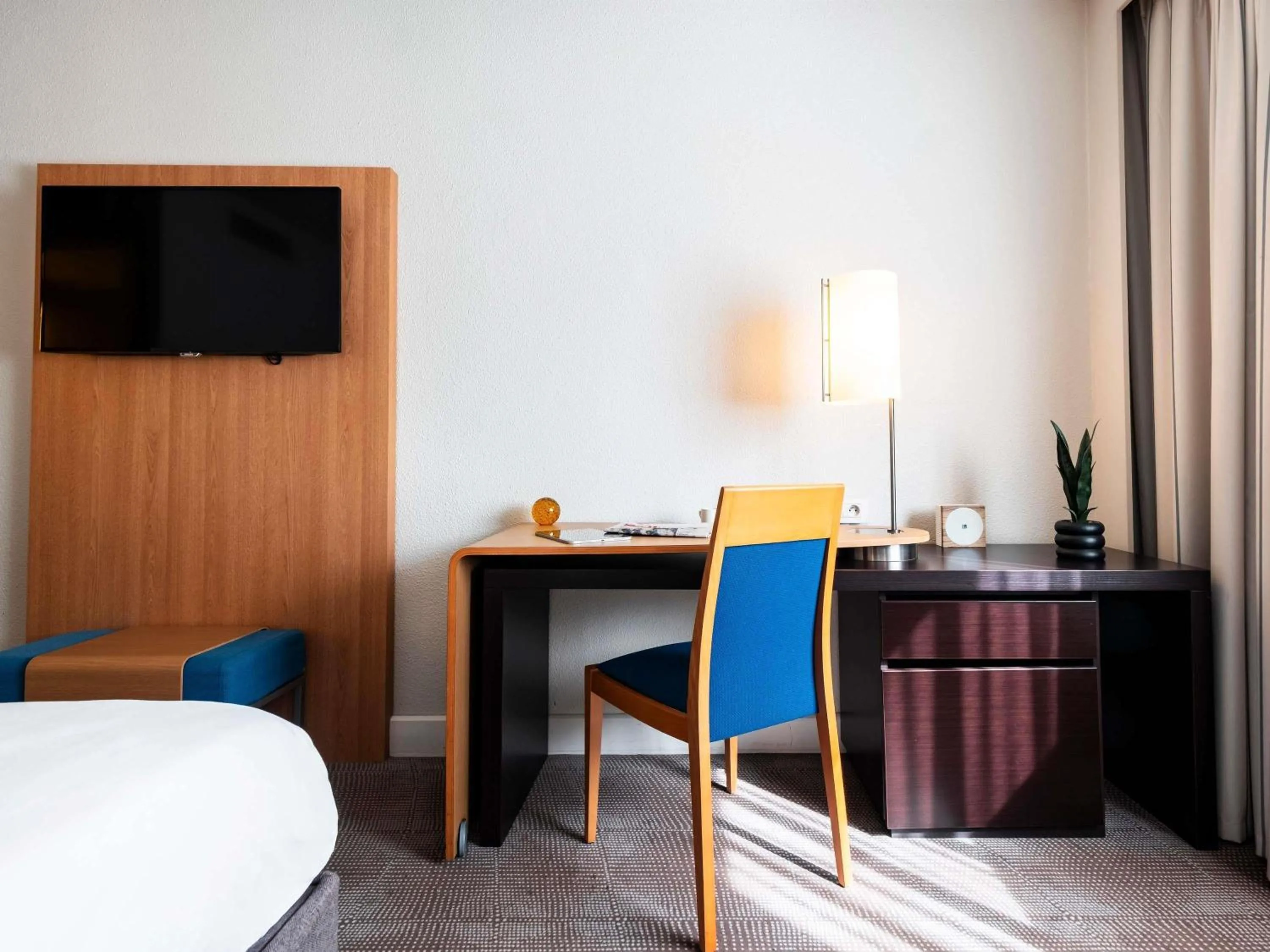 Bedroom, Bed in Novotel Belfort Centre Atria