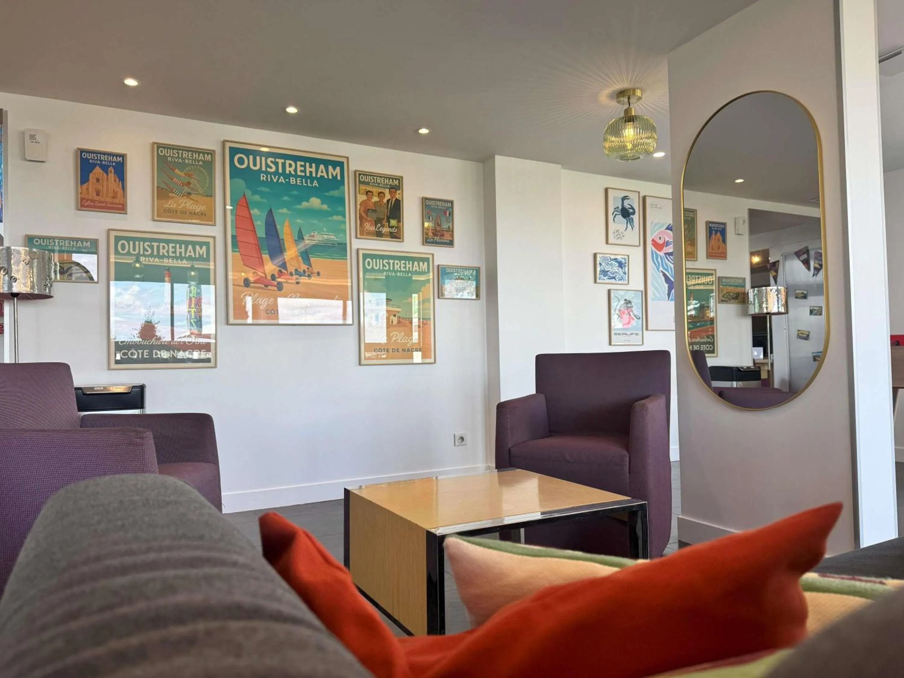Lounge or bar in ibis Styles Ouistreham